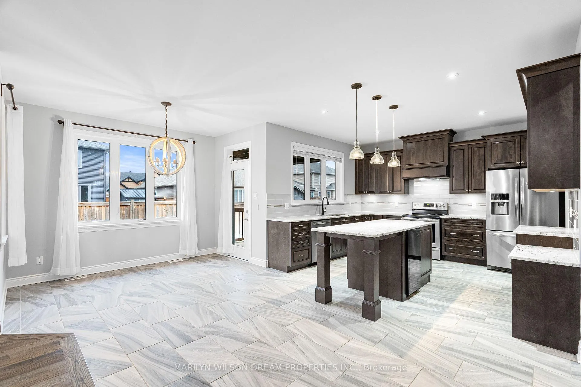 Photo 9 of 110 Talos Circle, Ottawa, Richmond — HOMEH