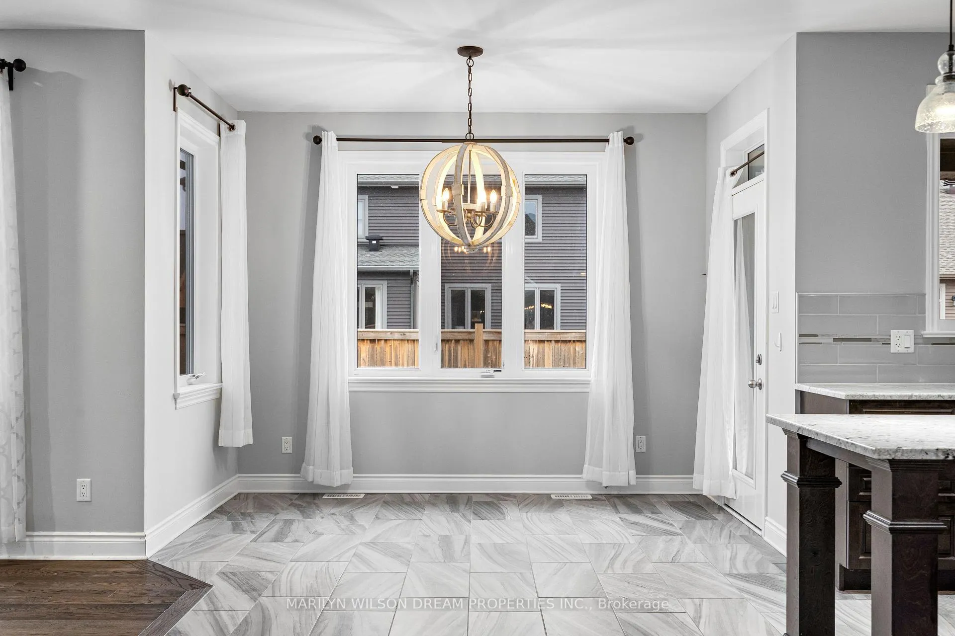 Photo 10 of 110 Talos Circle, Ottawa, Richmond — HOMEH