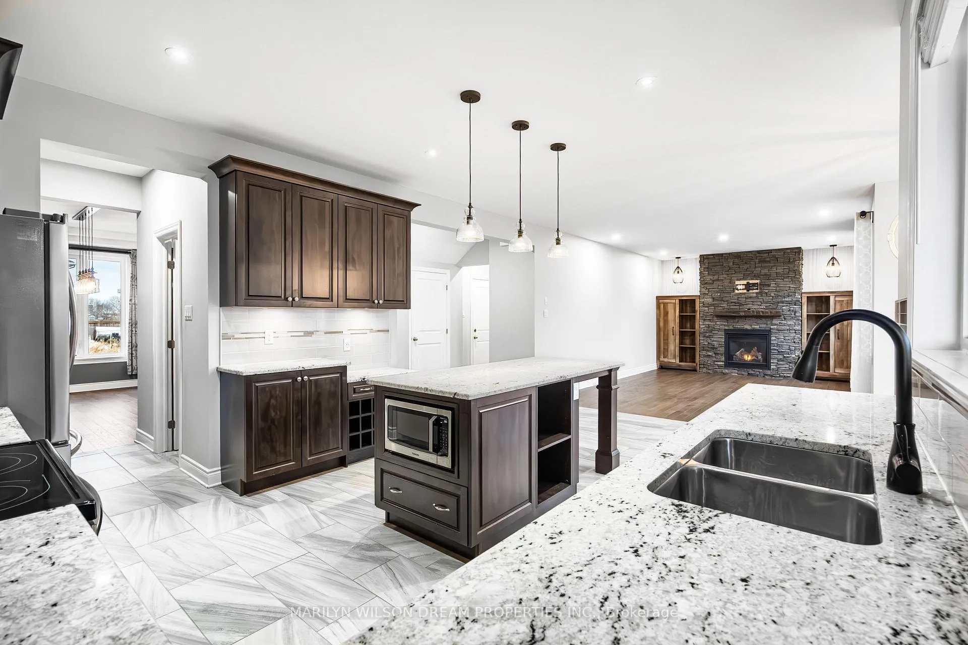 Photo 14 of 110 Talos Circle, Ottawa, Richmond — HOMEH