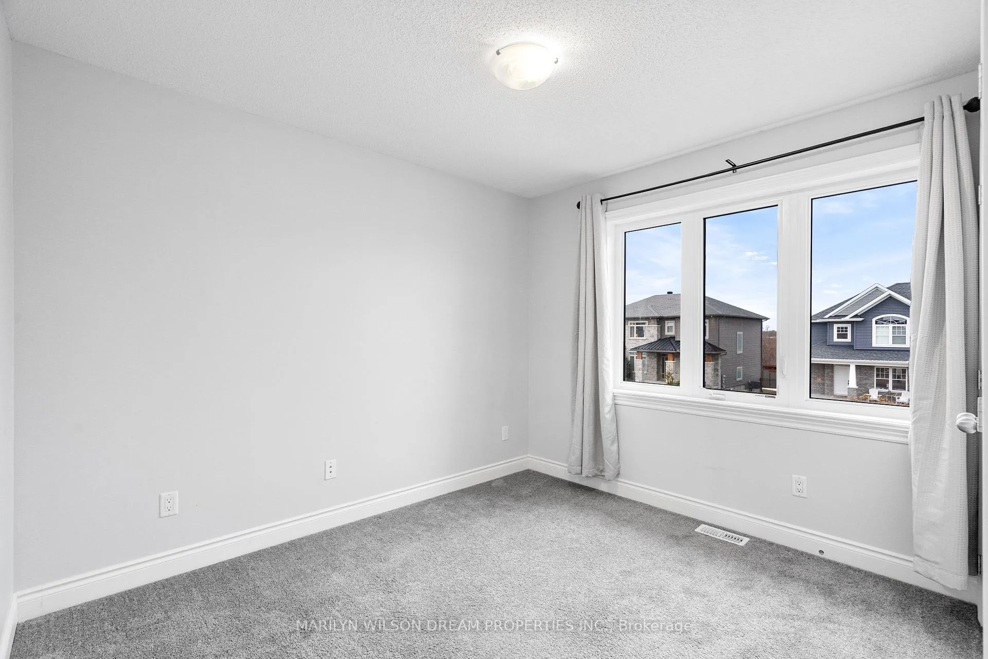 Photo 34 of 110 Talos Circle, Ottawa, Richmond — HOMEH