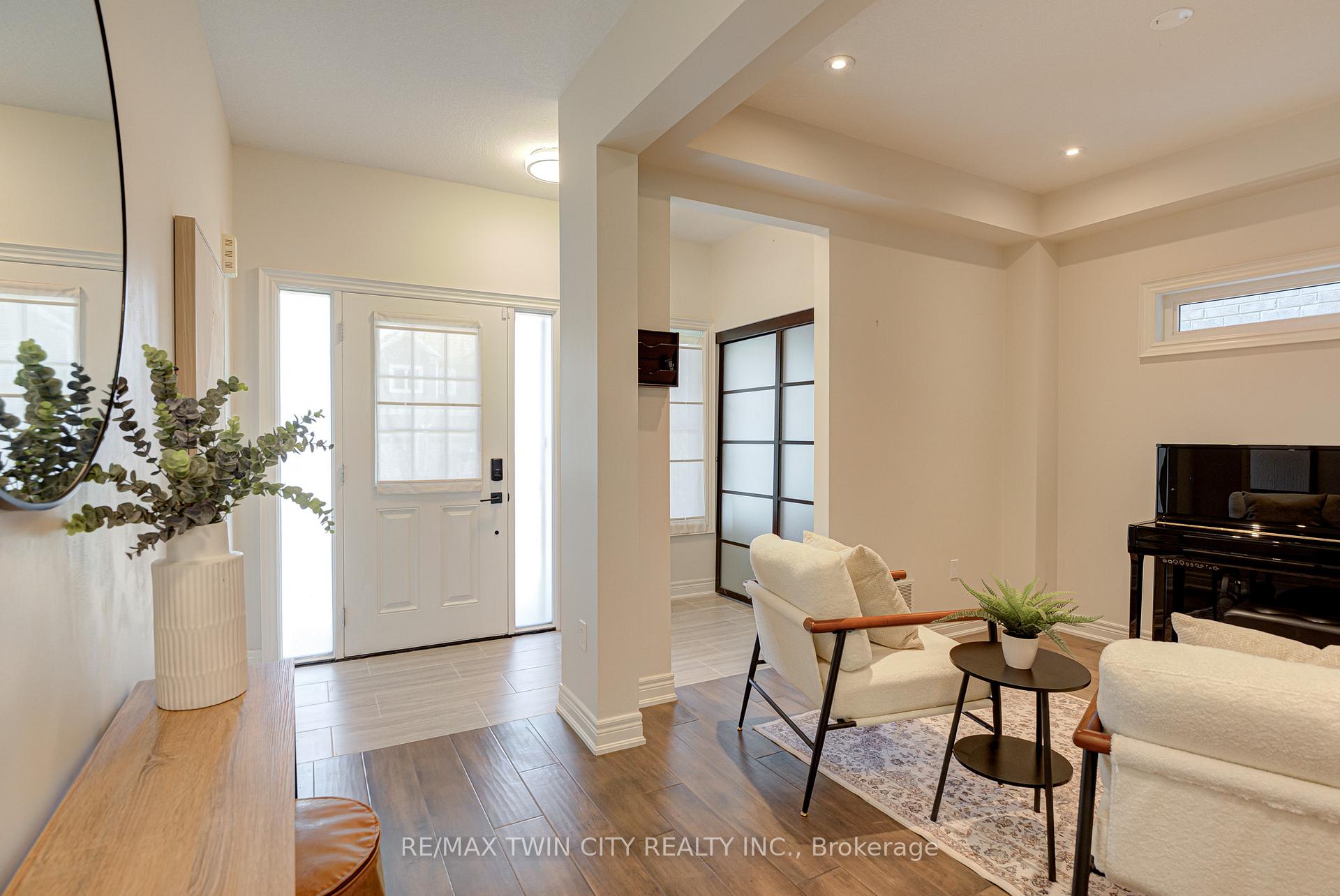 Photo 5 of 138 Eaglecrest Street, Kitchener — HOMEH