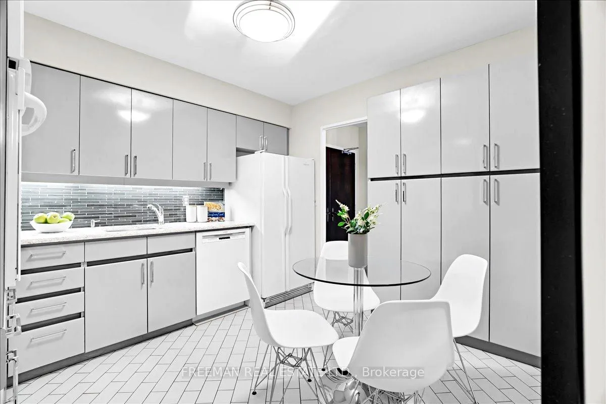 Photo 8 of Unit 303, 350 Lonsdale Road, Toronto, Forest Hill South — HOMEH