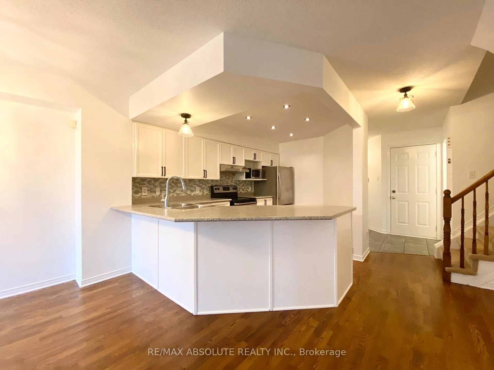 Photo 3 of 63 Silverlace Private, Ottawa, Hunt Club Park/Greenboro — HOMEH