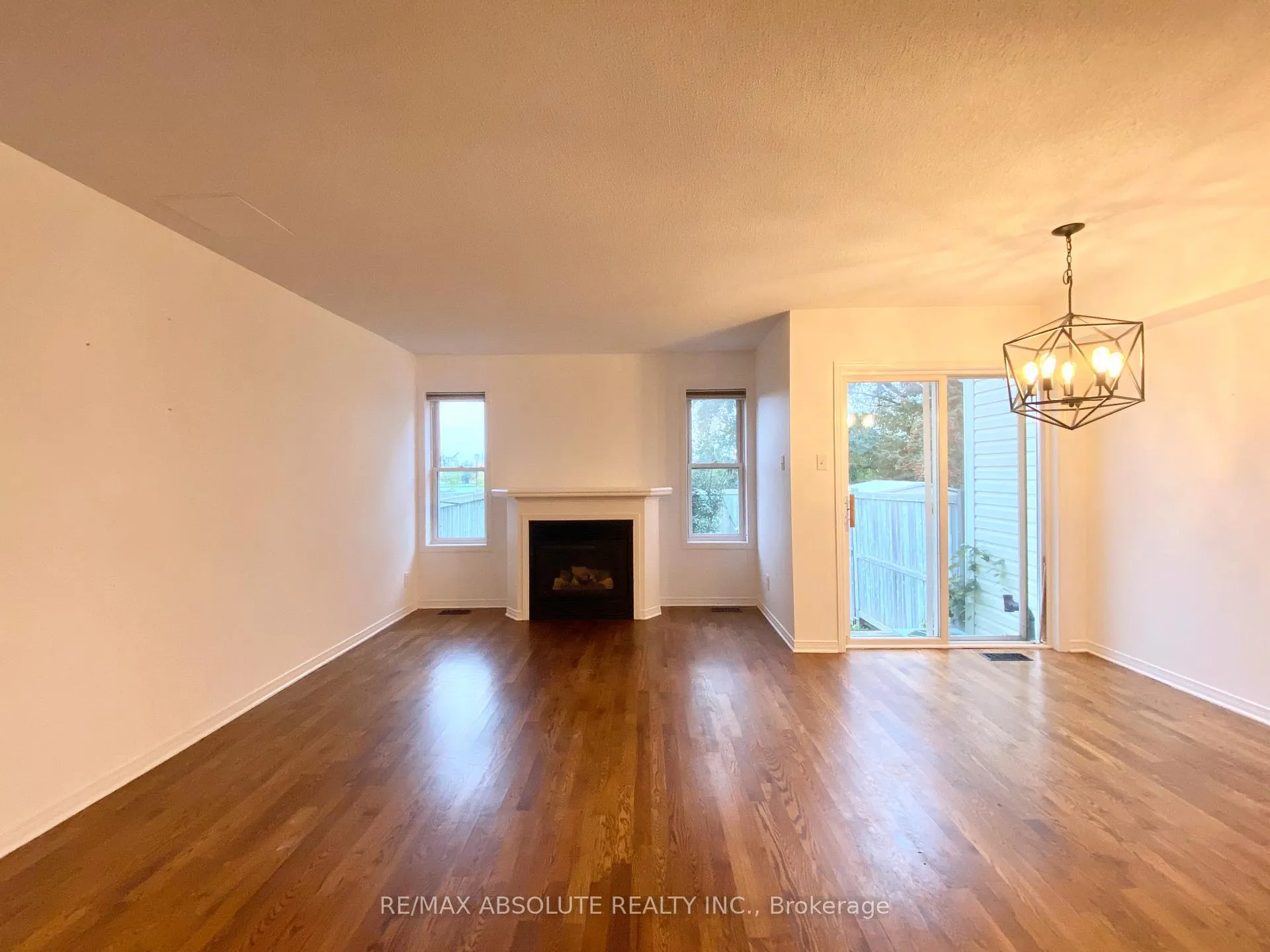 Photo 5 of 63 Silverlace Private, Ottawa, Hunt Club Park/Greenboro — HOMEH