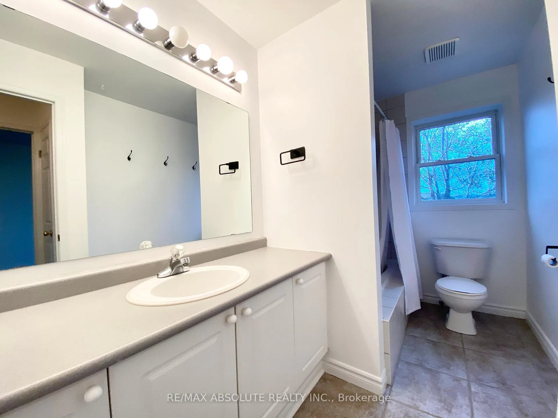 Photo 12 of 63 Silverlace Private, Ottawa, Hunt Club Park/Greenboro — HOMEH