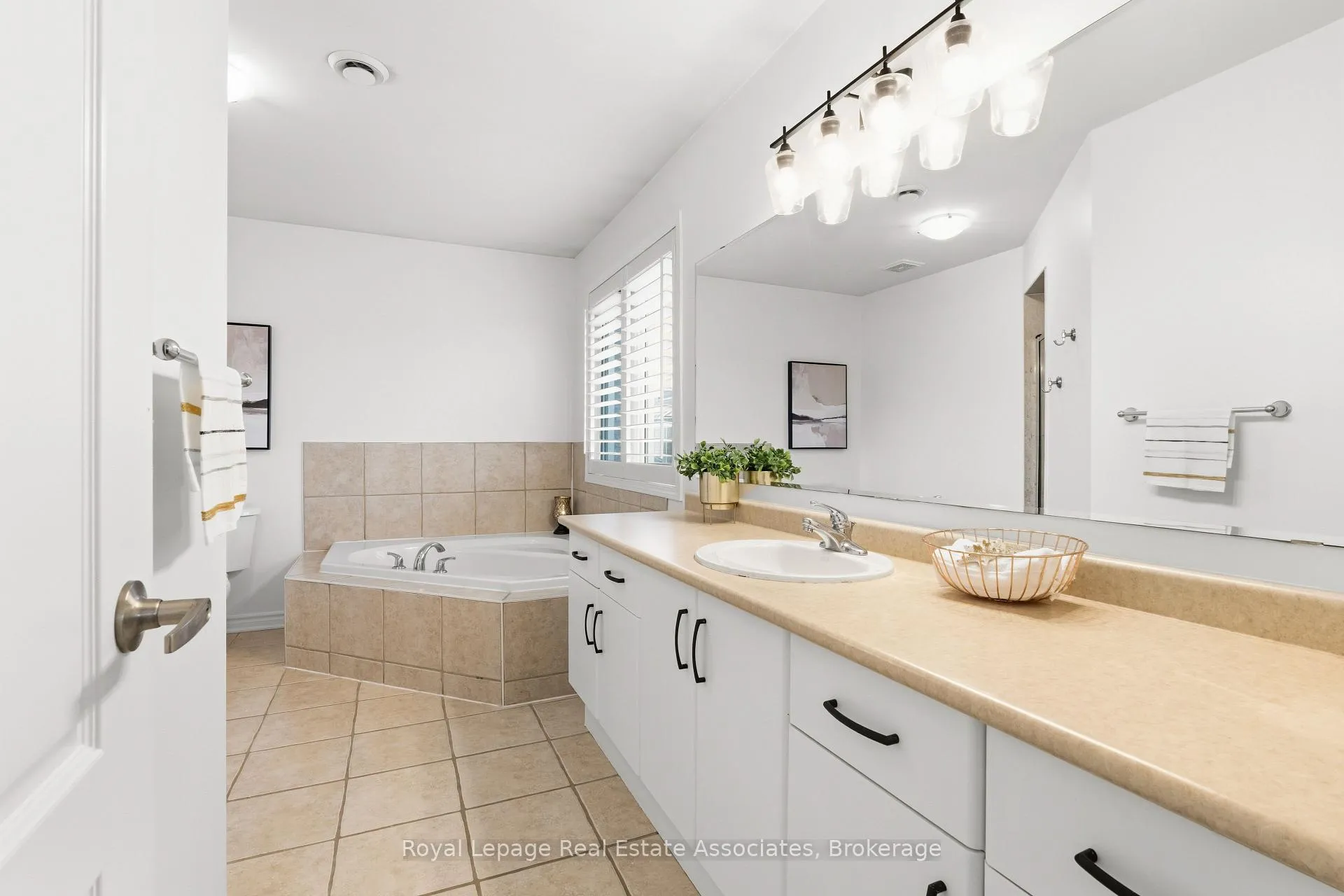 Photo 25 of 291 Silver Court, Milton, Harrison — HOMEH