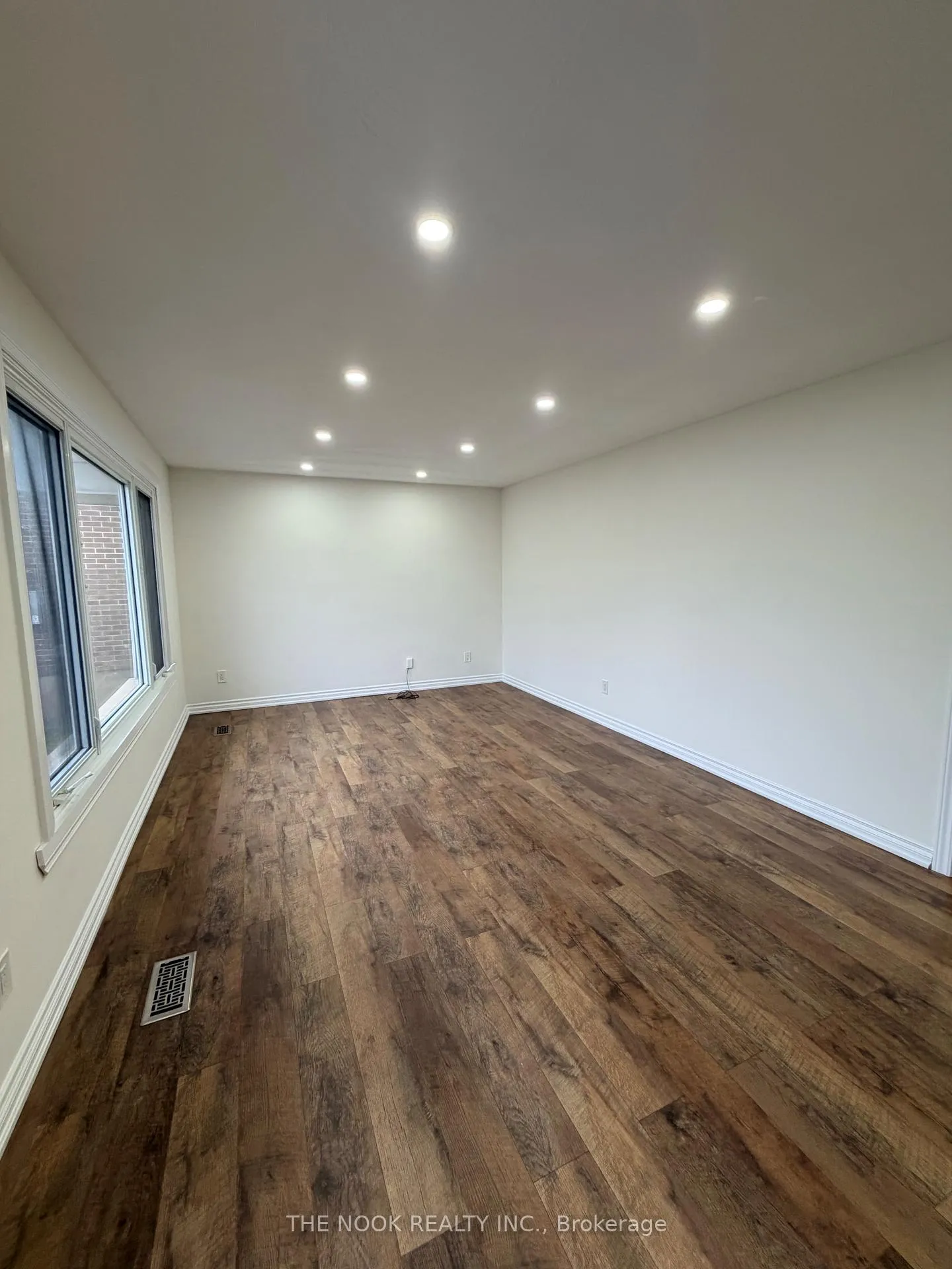 Photo 3 of Unit 1, 860 Florell Drive, Oshawa, Donevan — HOMEH