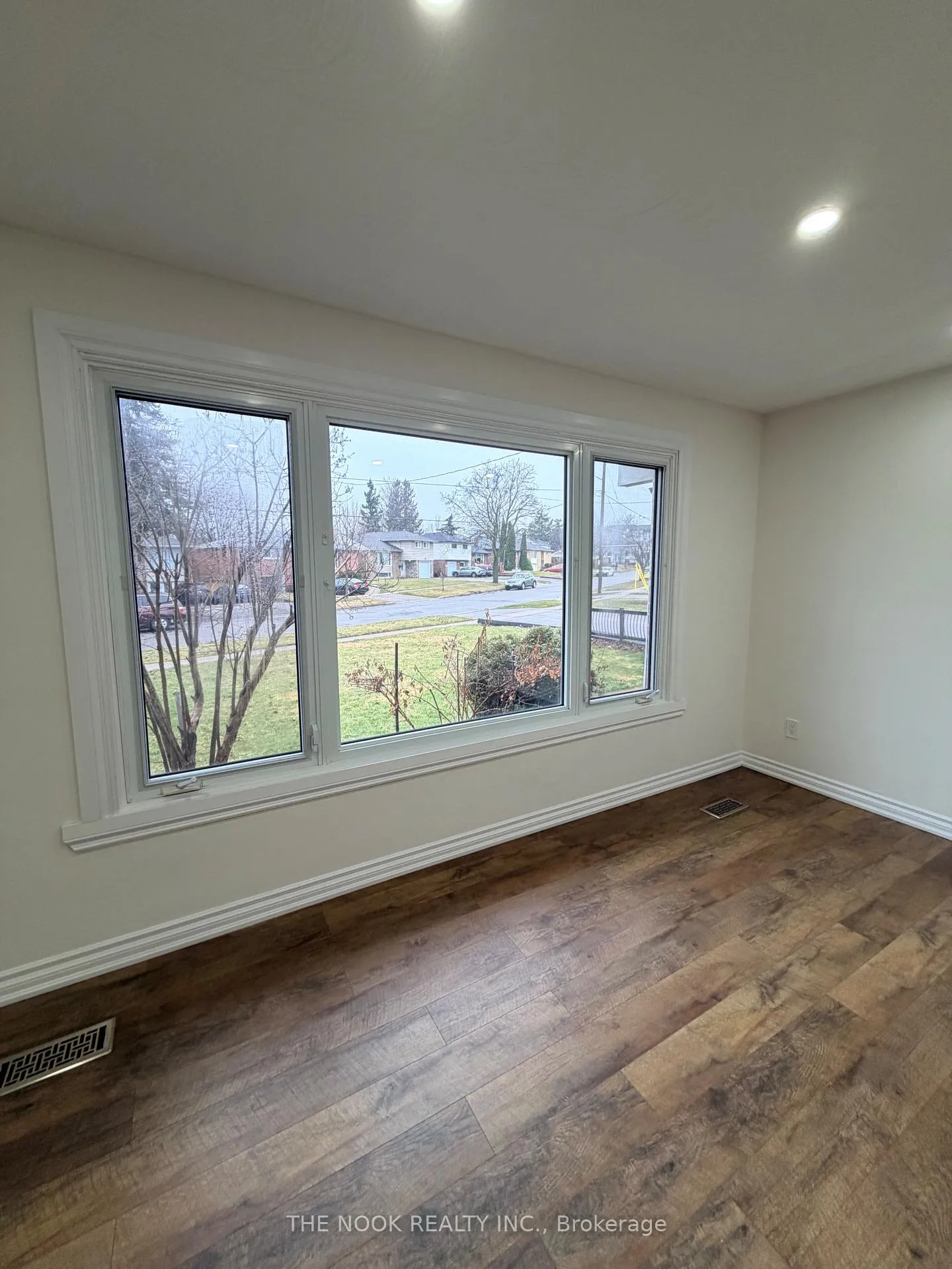 Photo 4 of Unit 1, 860 Florell Drive, Oshawa, Donevan — HOMEH