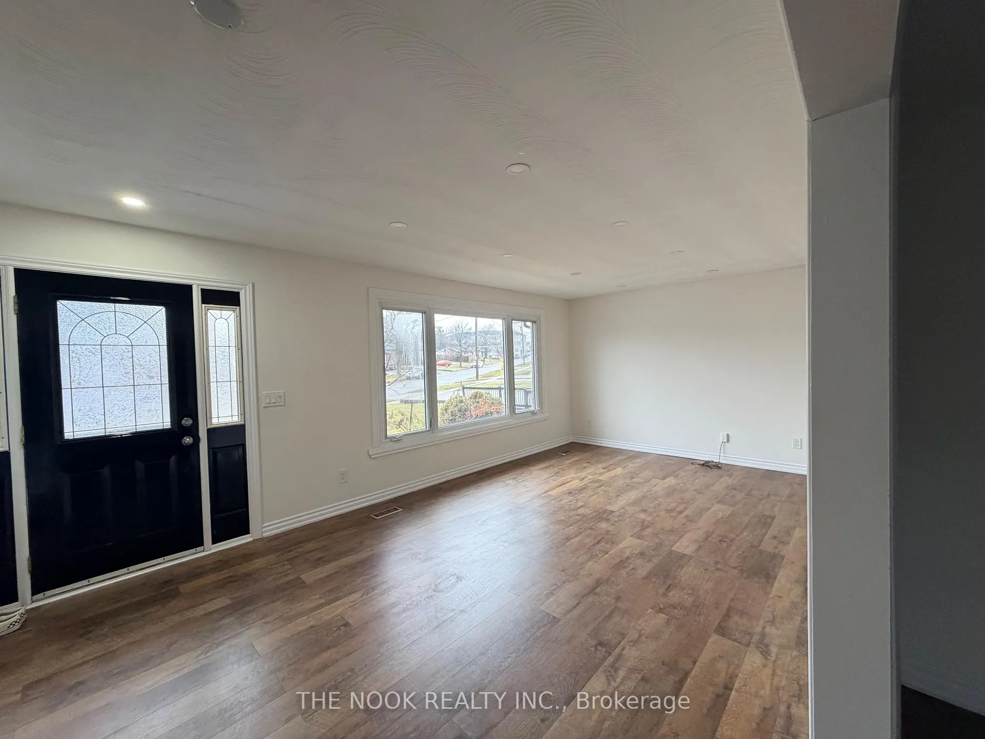 Photo 5 of Unit 1, 860 Florell Drive, Oshawa, Donevan — HOMEH