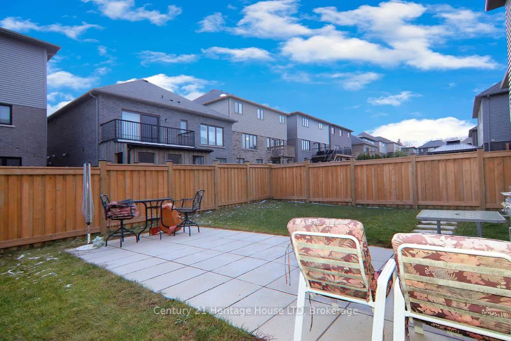 Photo 3 of 4070 Thomas Street, Lincoln, Beamsville — HOMEH