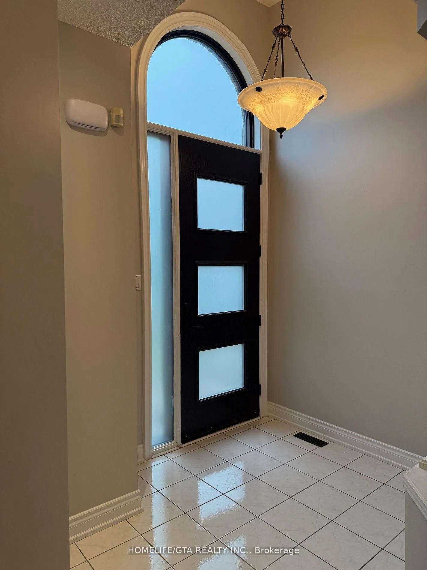 Photo 2 of 32 Gatehead Road, Vaughan, Maple — HOMEH