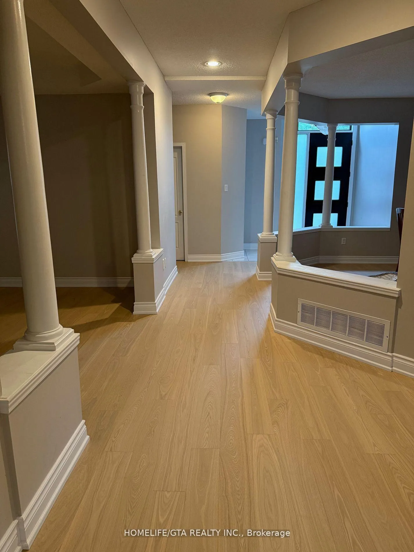 Photo 3 of 32 Gatehead Road, Vaughan, Maple — HOMEH