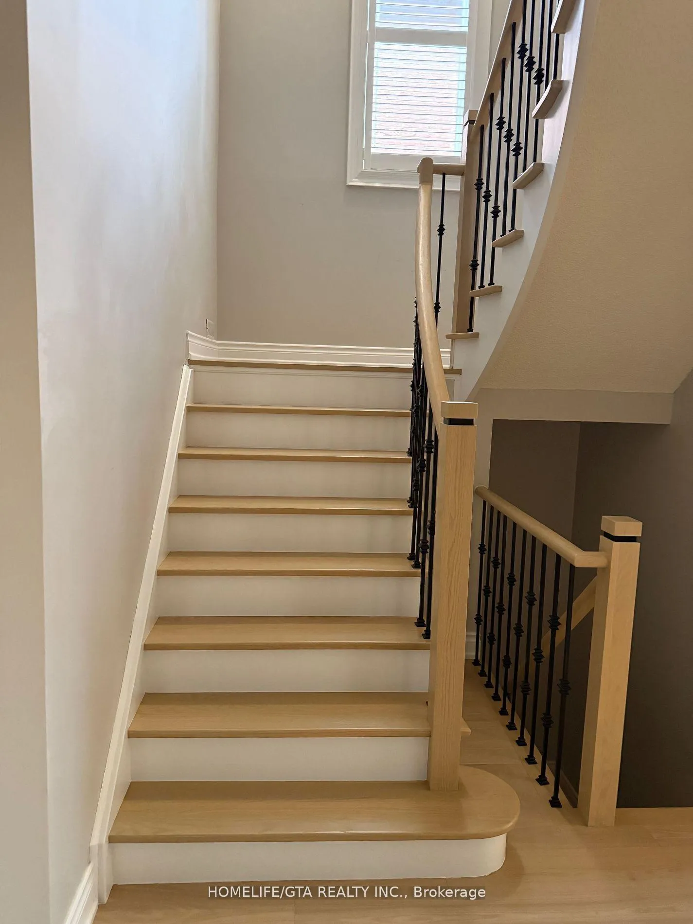 Photo 8 of 32 Gatehead Road, Vaughan, Maple — HOMEH
