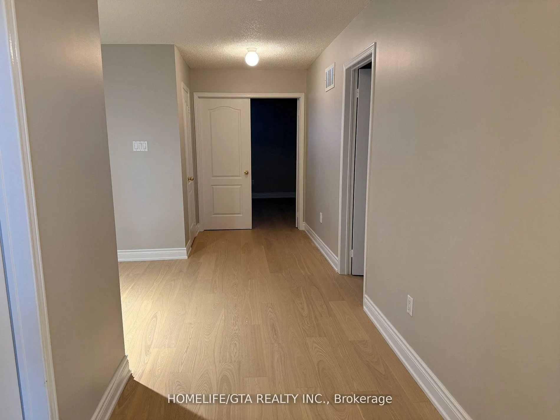 Photo 18 of 32 Gatehead Road, Vaughan, Maple — HOMEH