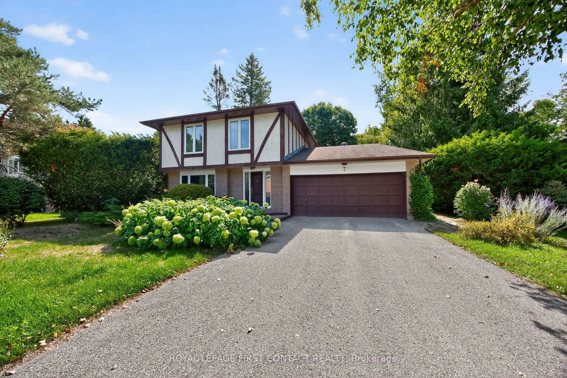 Photo 3 of 7 Maplecrest Road, Springwater, Midhurst — HOMEH
