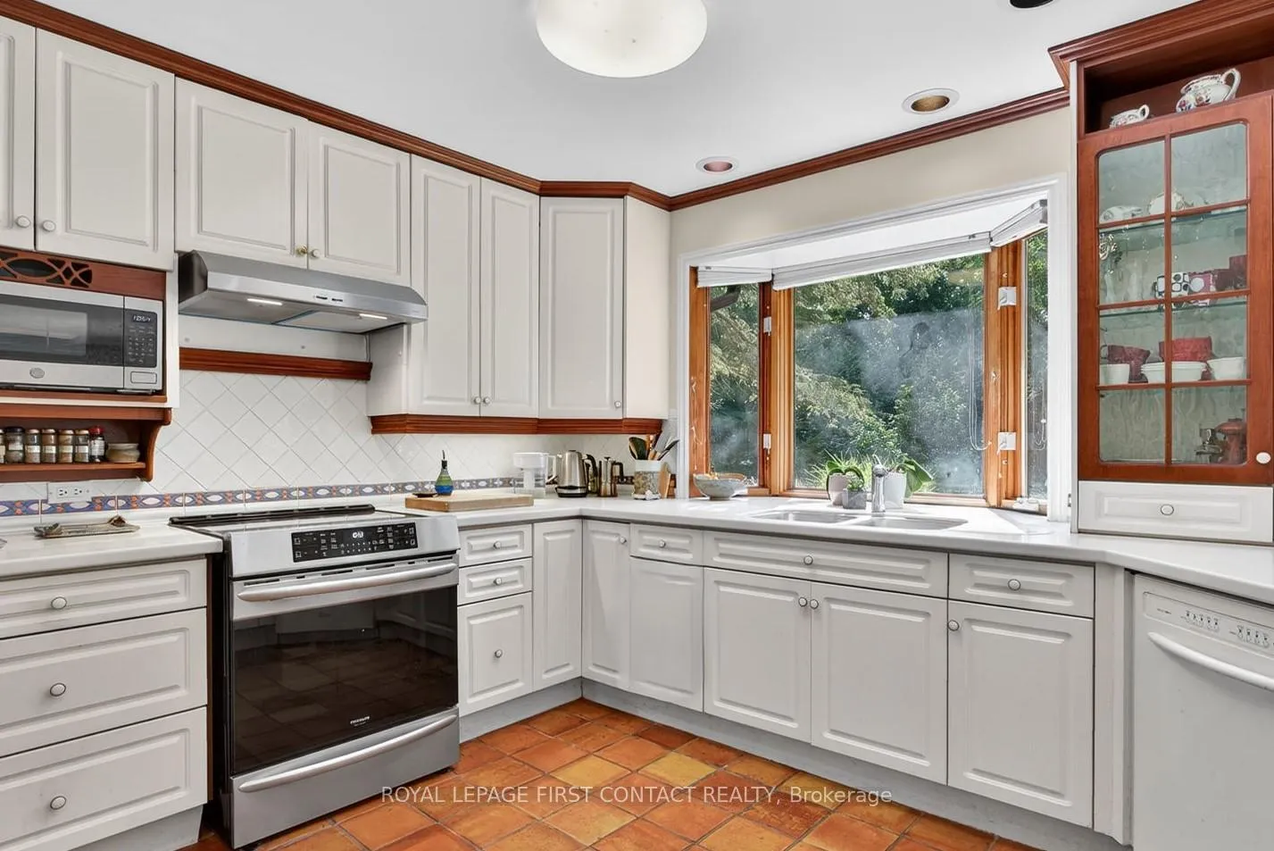 Photo 15 of 7 Maplecrest Road, Springwater, Midhurst — HOMEH