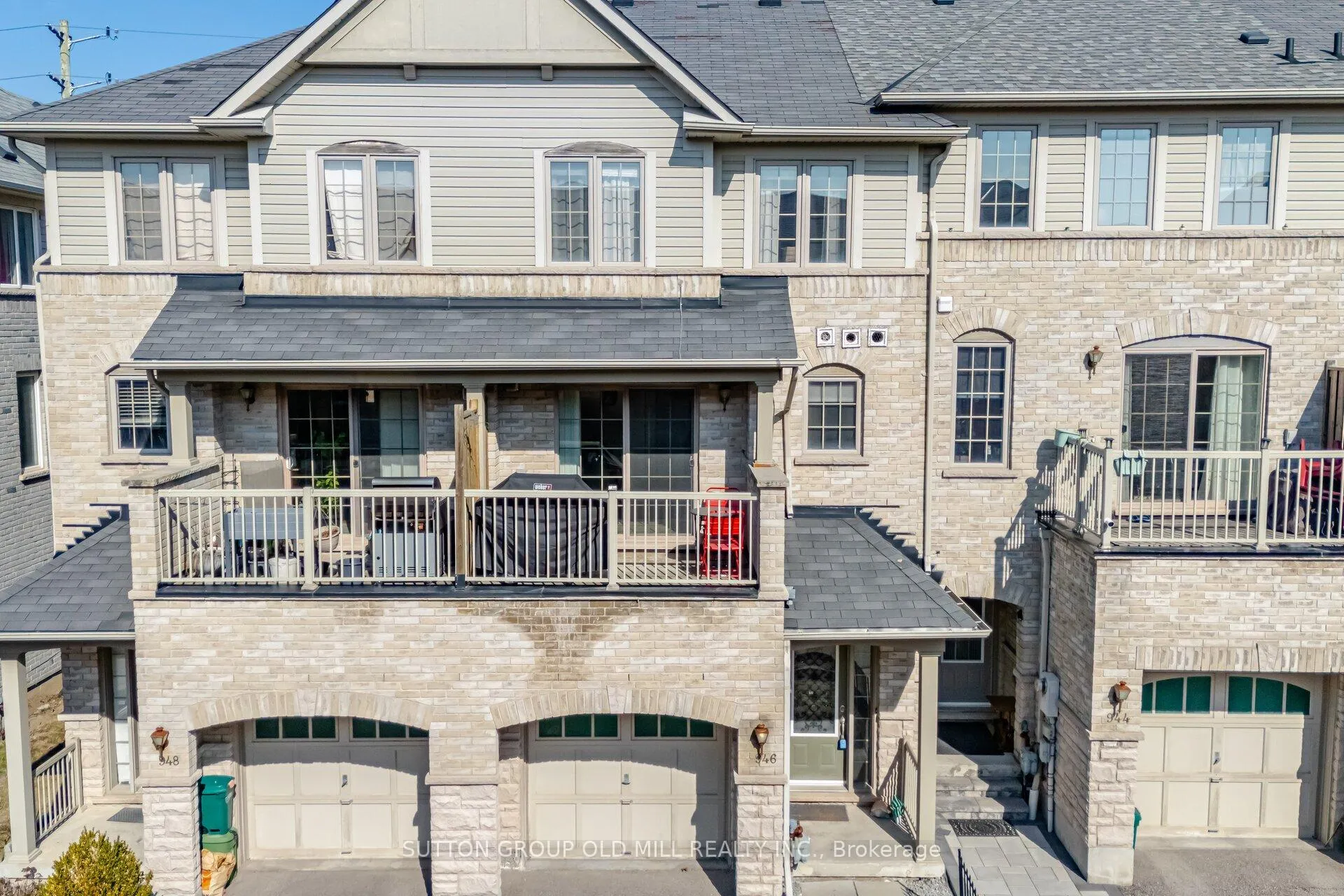 Front of 946 Audley Road N