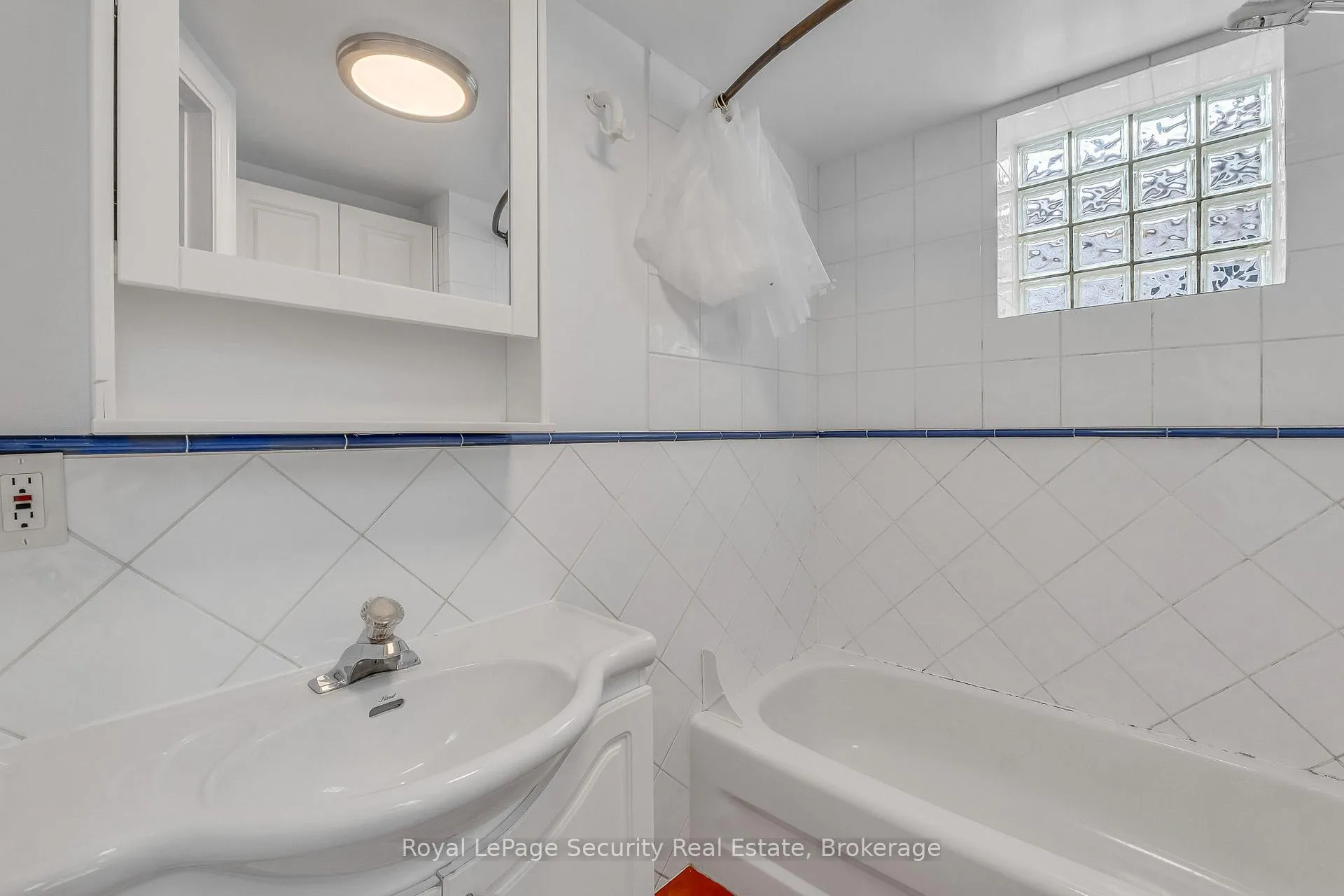 Photo 15 of Unit 2nd Floor, 1115 College Street, Toronto, Little Portugal — HOMEH