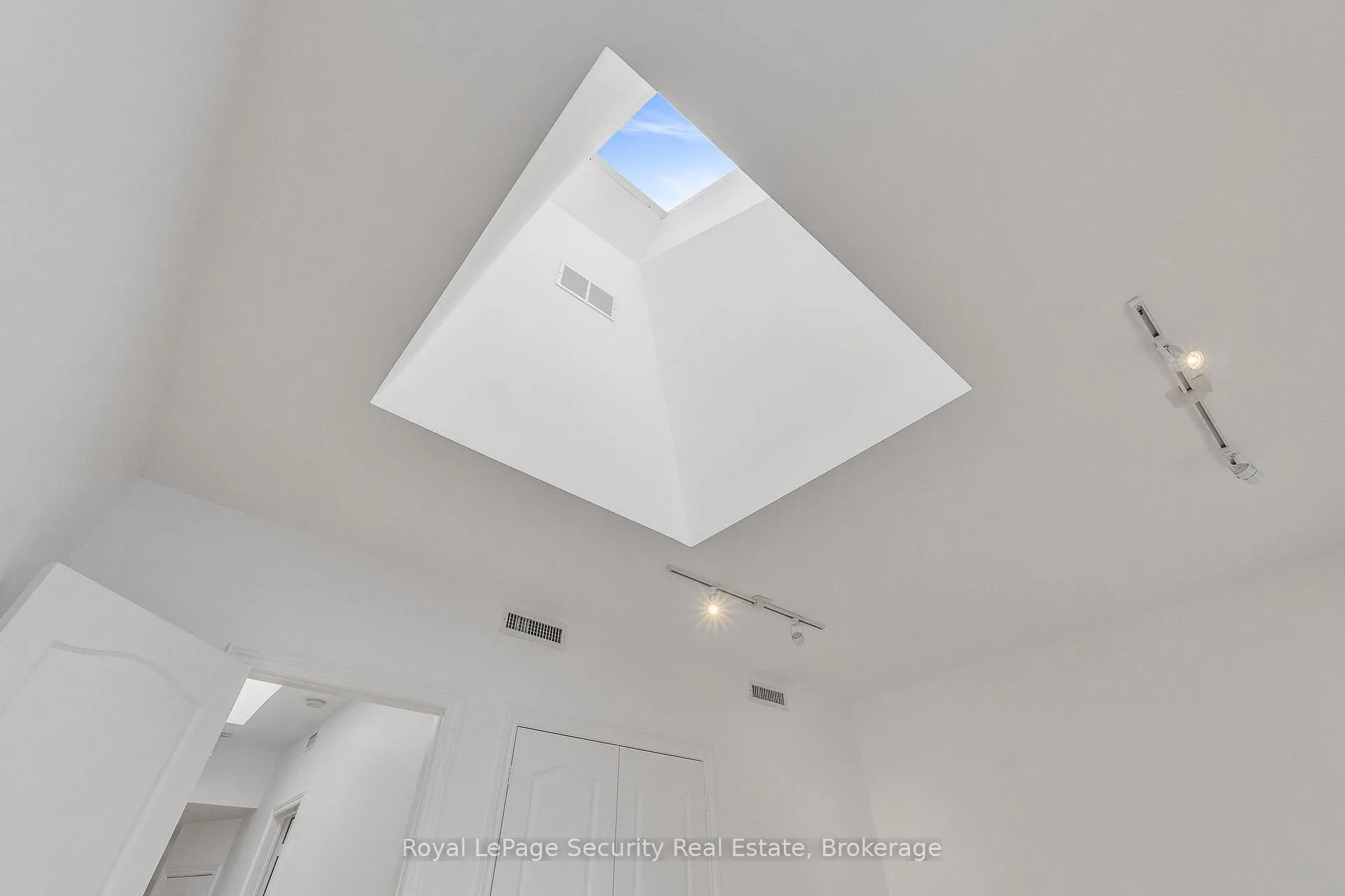 Photo 23 of Unit 2nd Floor, 1115 College Street, Toronto, Little Portugal — HOMEH