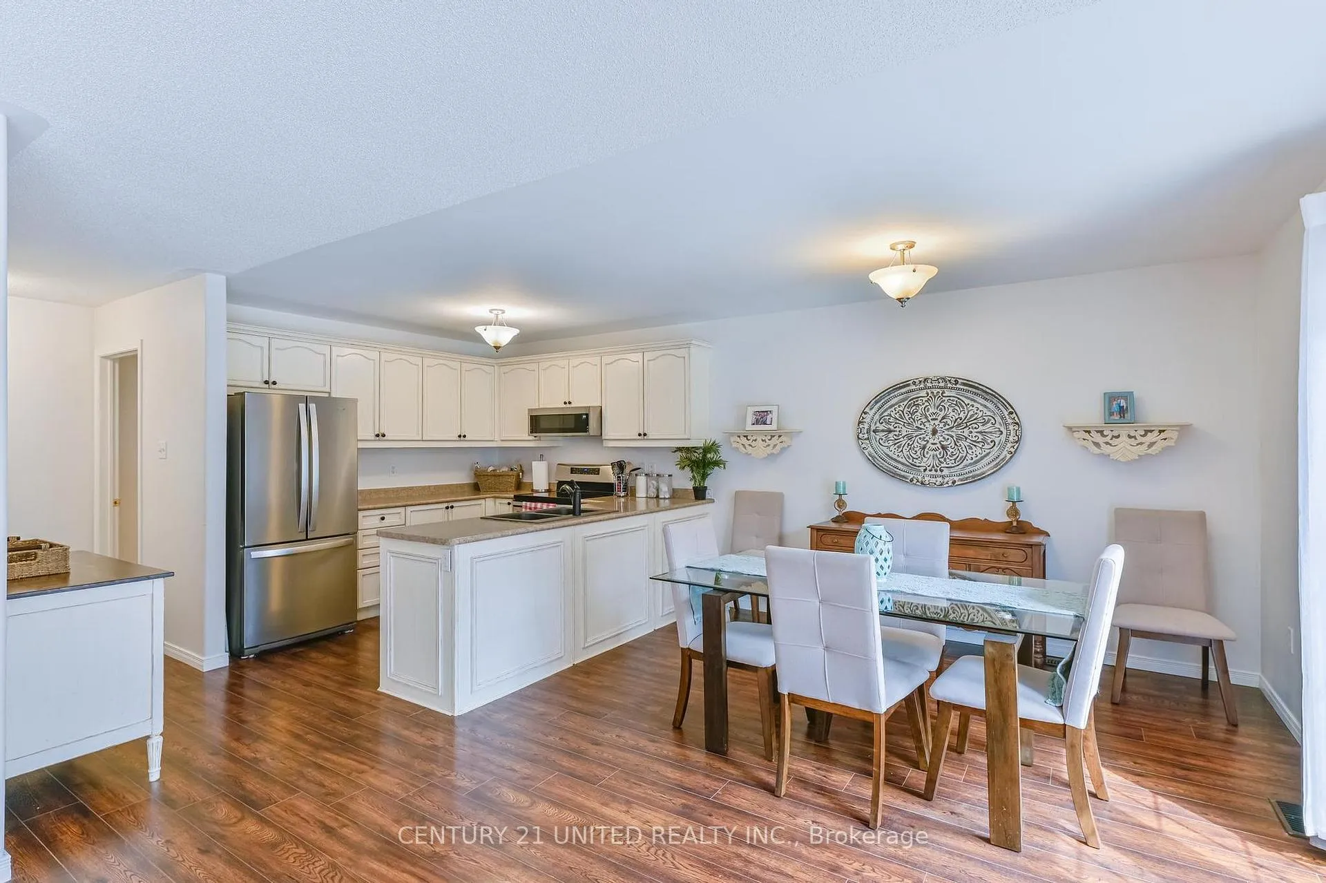 Photo 5 of 833 Bertrand Terrace, Peterborough, Monaghan Ward 2 — HOMEH