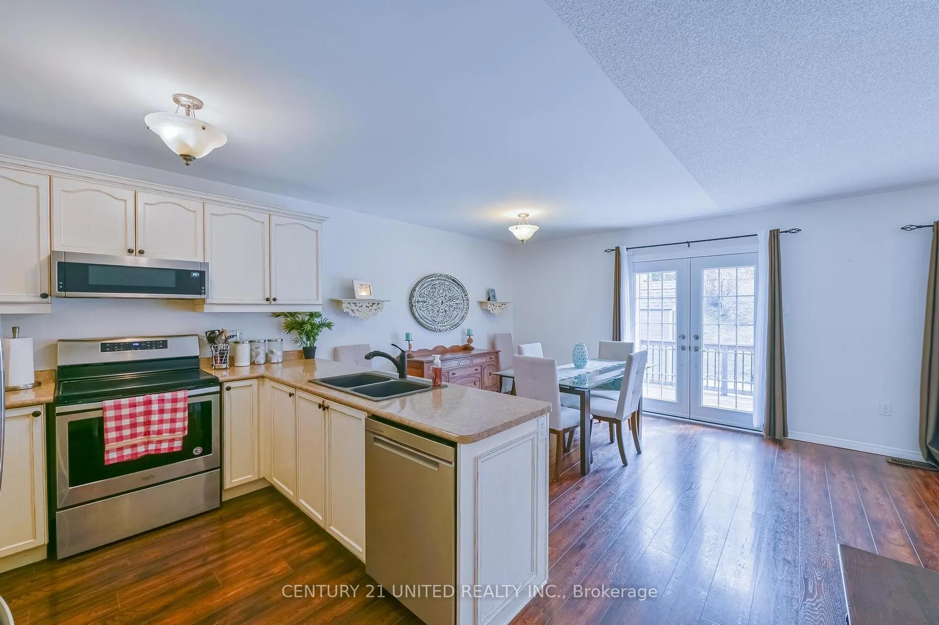 Photo 6 of 833 Bertrand Terrace, Peterborough, Monaghan Ward 2 — HOMEH