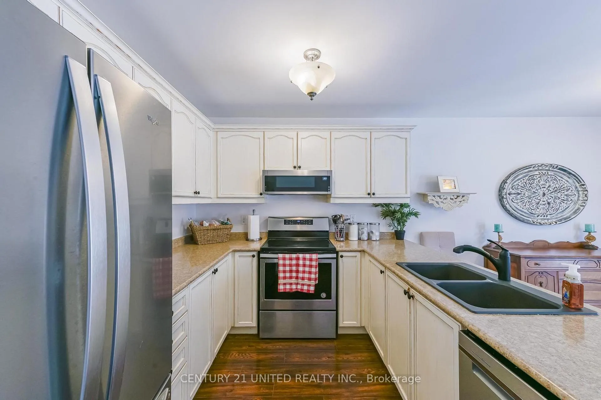 Photo 7 of 833 Bertrand Terrace, Peterborough, Monaghan Ward 2 — HOMEH