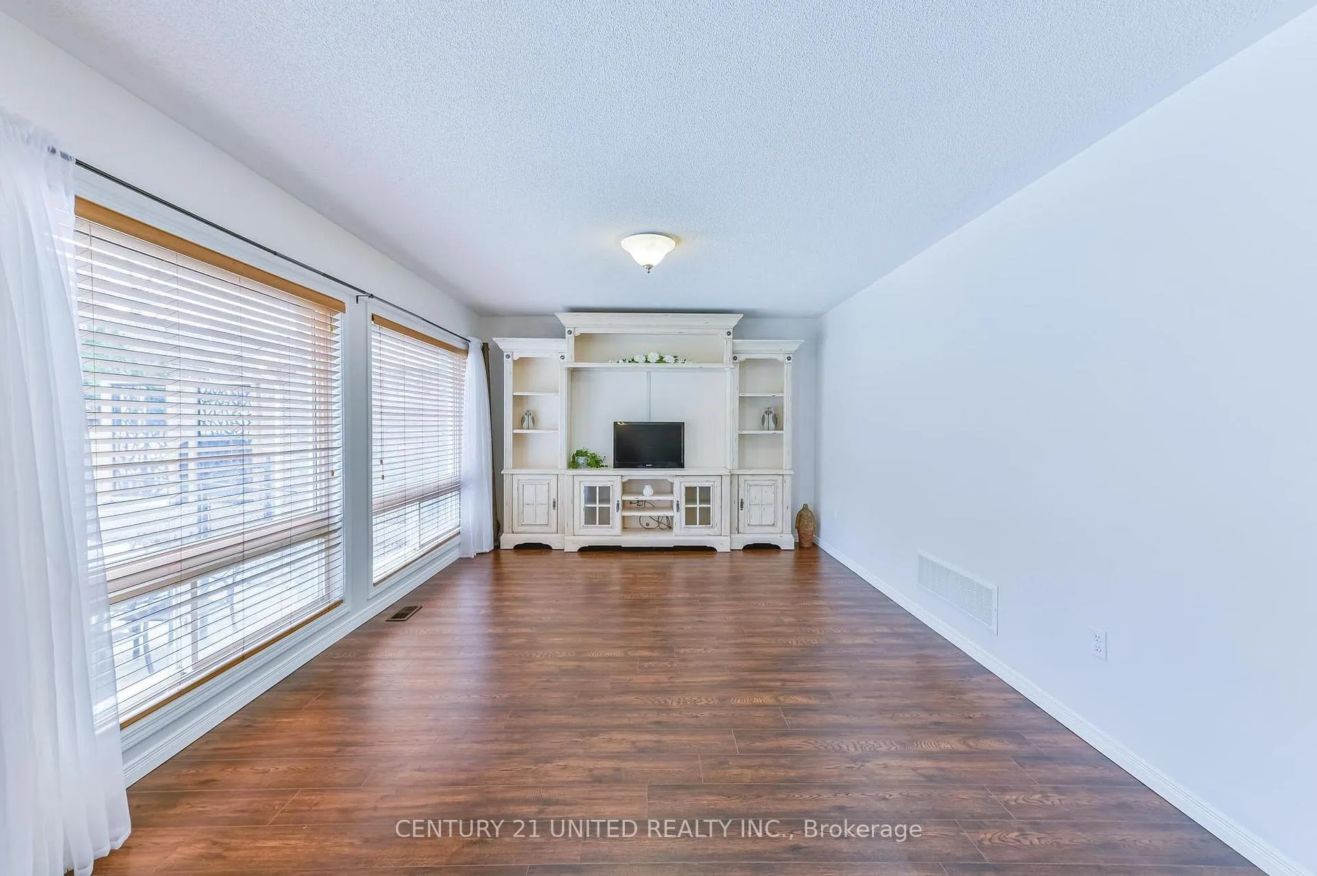 Photo 11 of 833 Bertrand Terrace, Peterborough, Monaghan Ward 2 — HOMEH