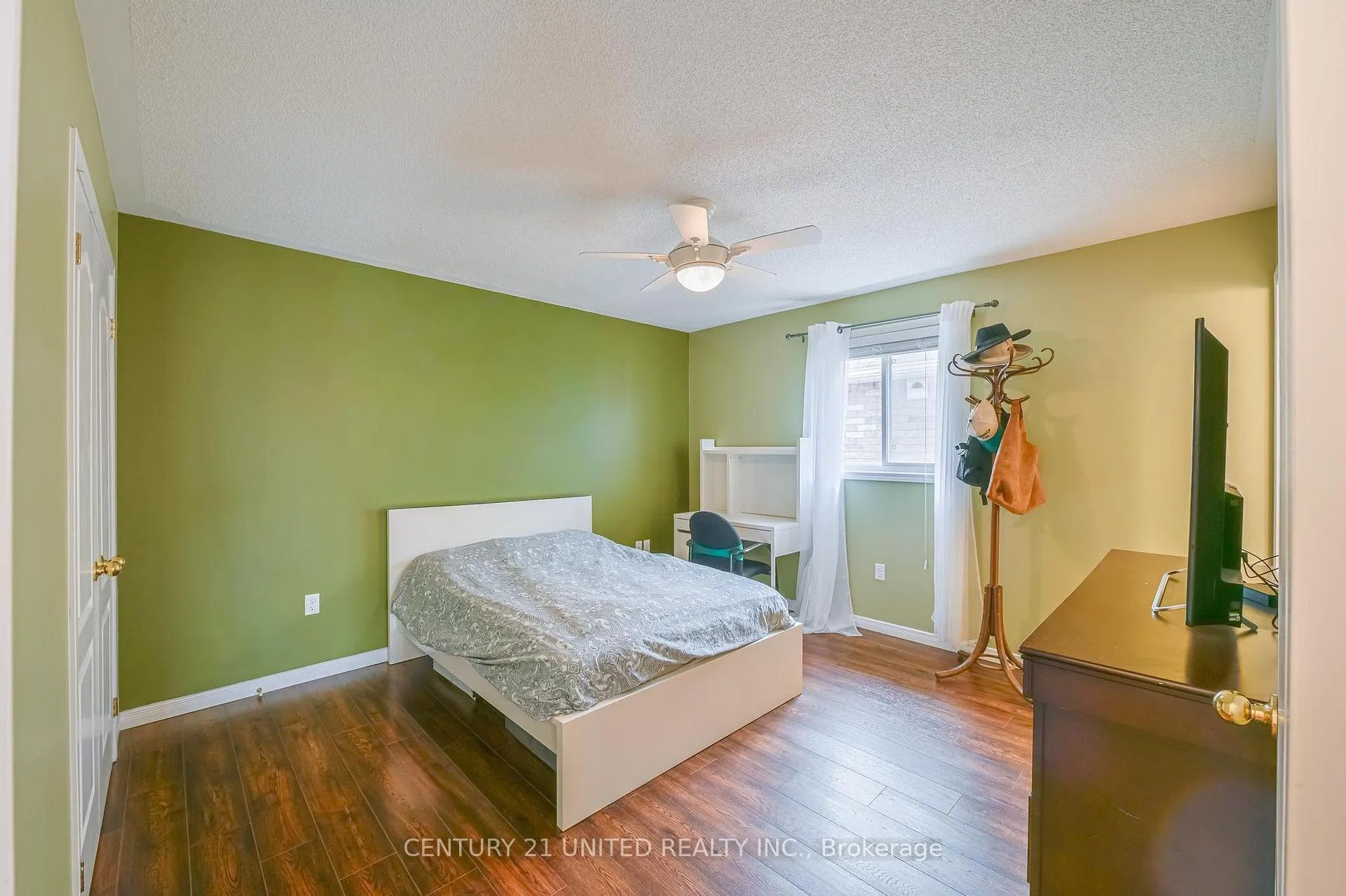 Photo 19 of 833 Bertrand Terrace, Peterborough, Monaghan Ward 2 — HOMEH