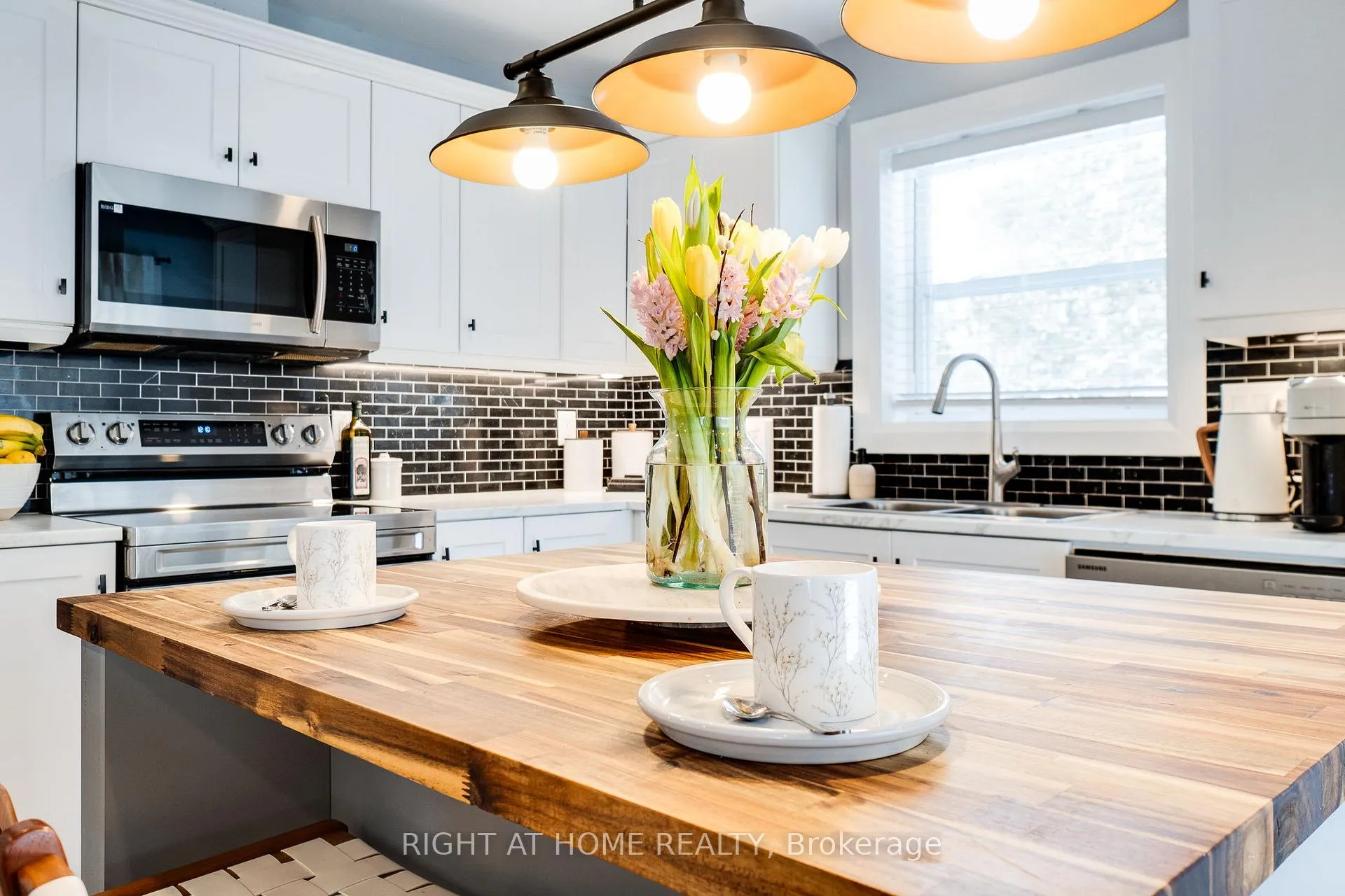 Photo 14 of 54 Blue Jay Boulevard, Georgina, Virginia — HOMEH