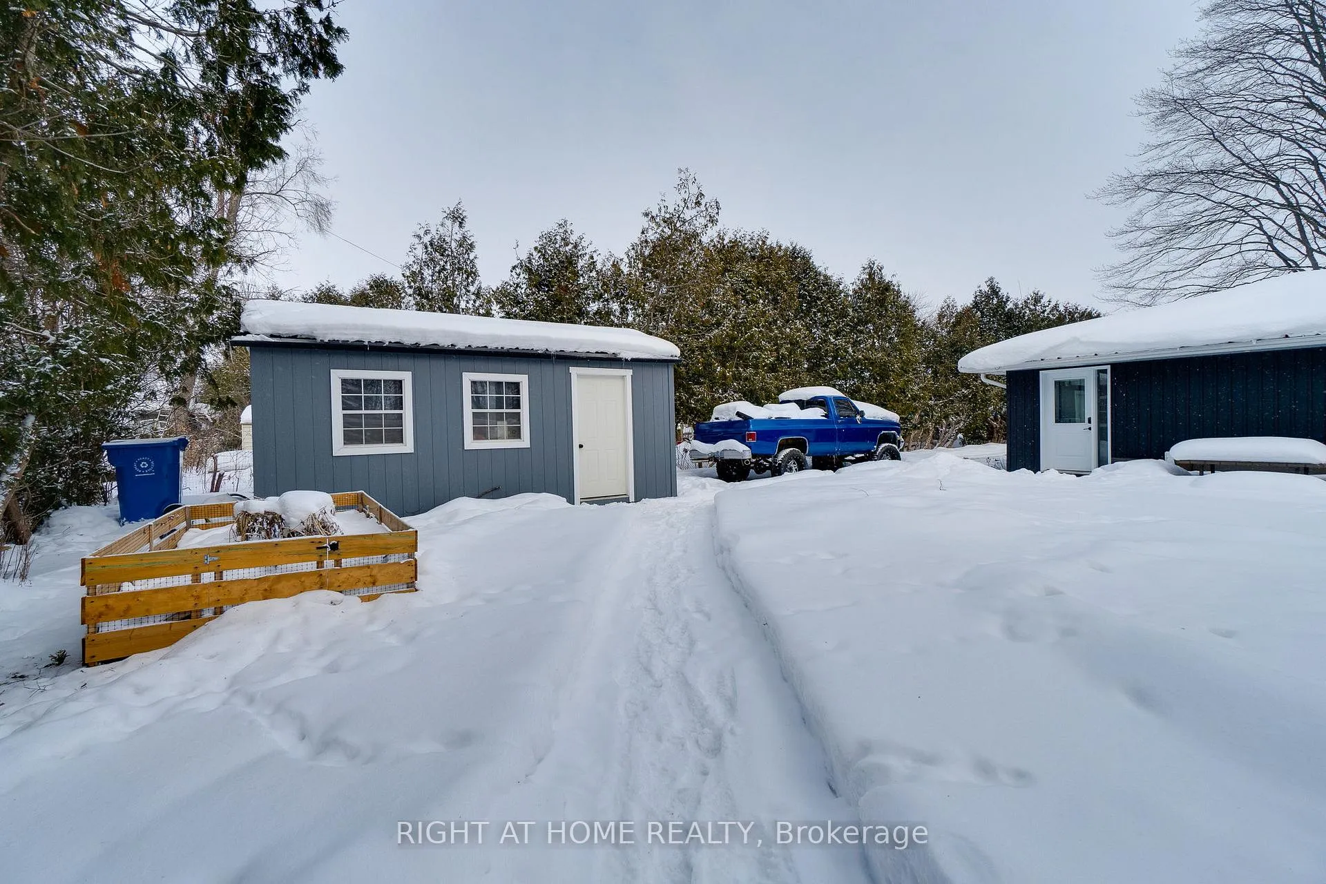 Photo 36 of 54 Blue Jay Boulevard, Georgina, Virginia — HOMEH