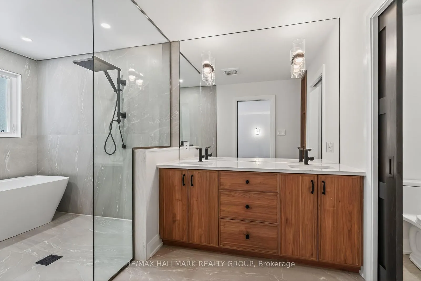 Photo 16 of 1625 Royal Orchard Drive, Ottawa, Cumberland Estates — HOMEH