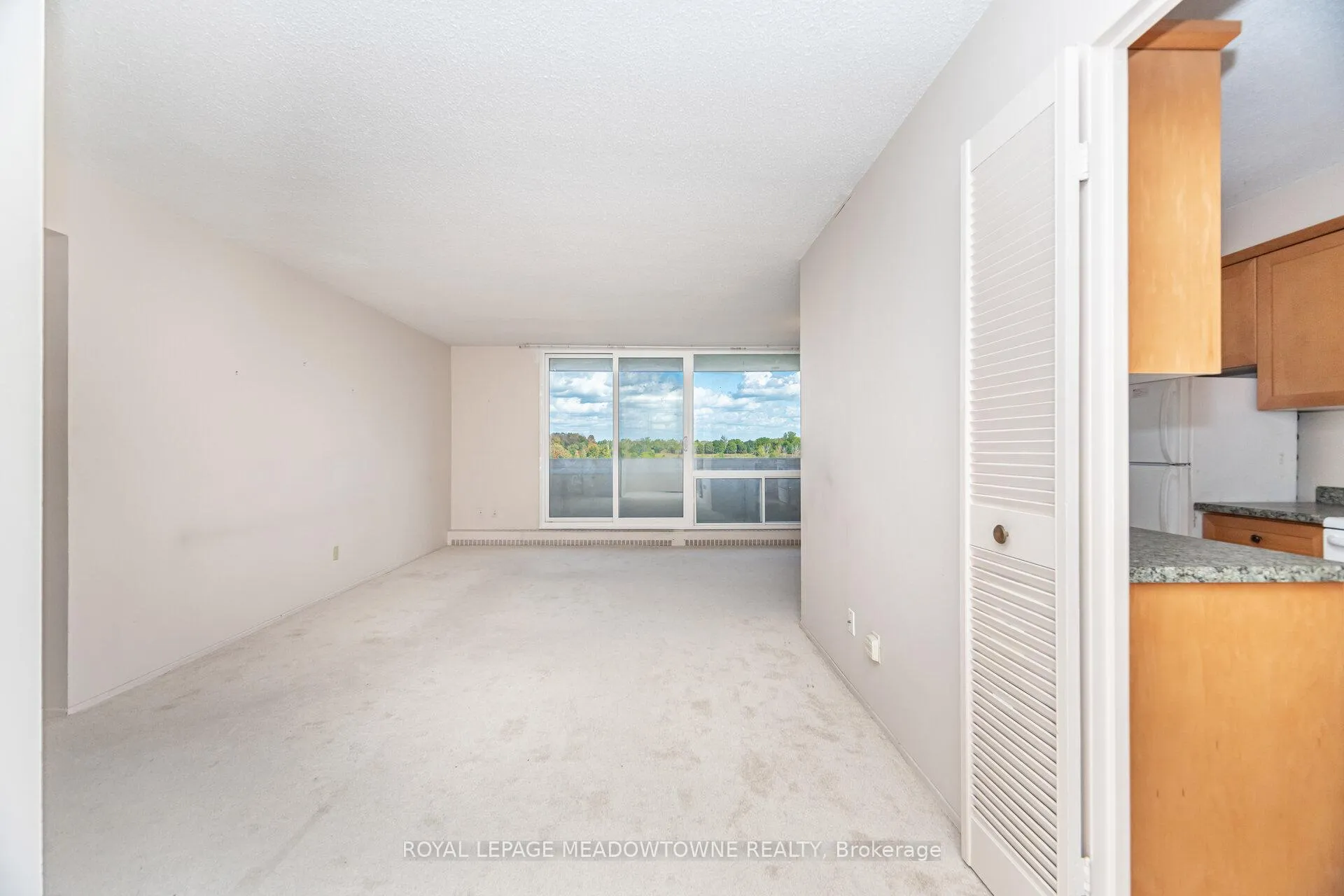 Photo 5 of Unit 804, 225 Harvard Place, Waterloo — HOMEH