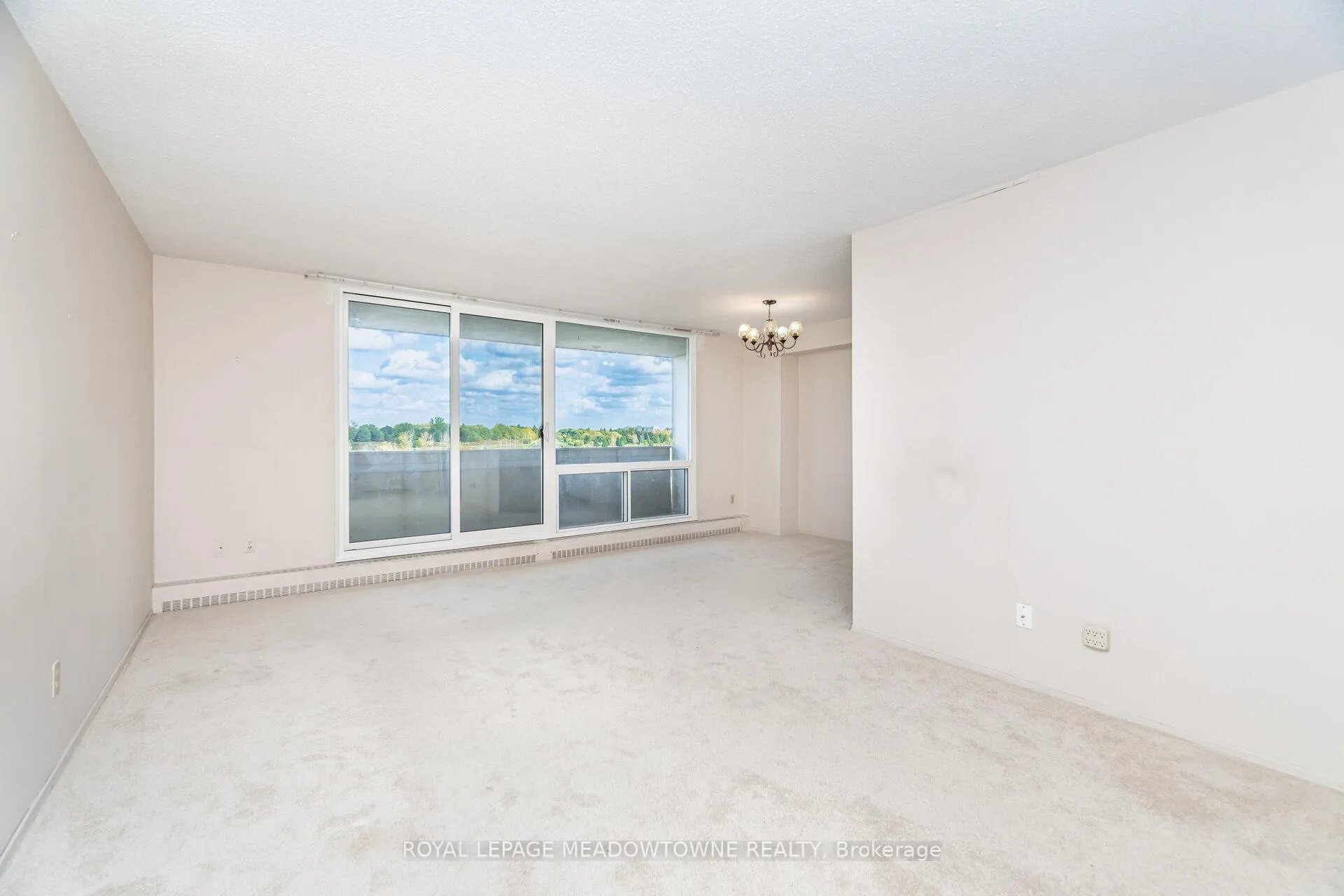 Photo 8 of Unit 804, 225 Harvard Place, Waterloo — HOMEH