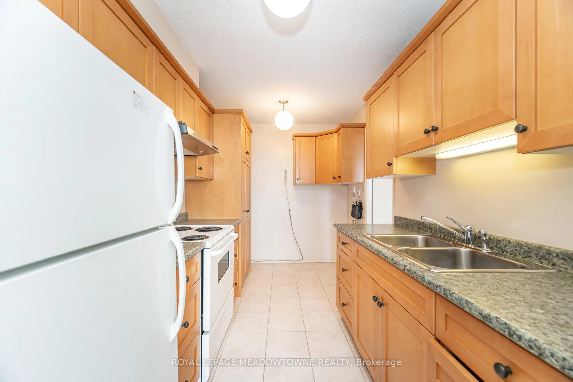 Photo 15 of Unit 804, 225 Harvard Place, Waterloo — HOMEH