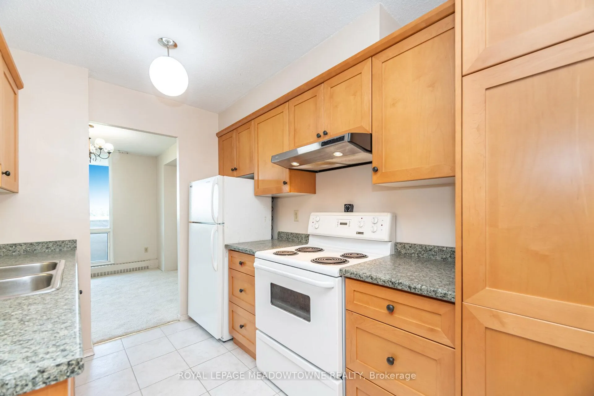 Photo 16 of Unit 804, 225 Harvard Place, Waterloo — HOMEH