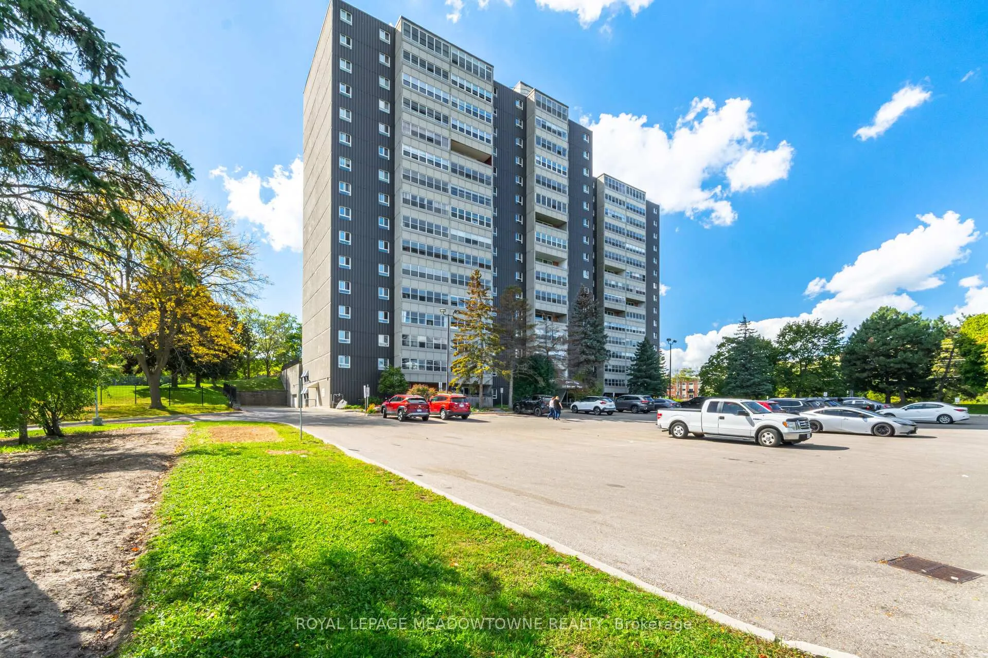 Photo 48 of Unit 804, 225 Harvard Place, Waterloo — HOMEH