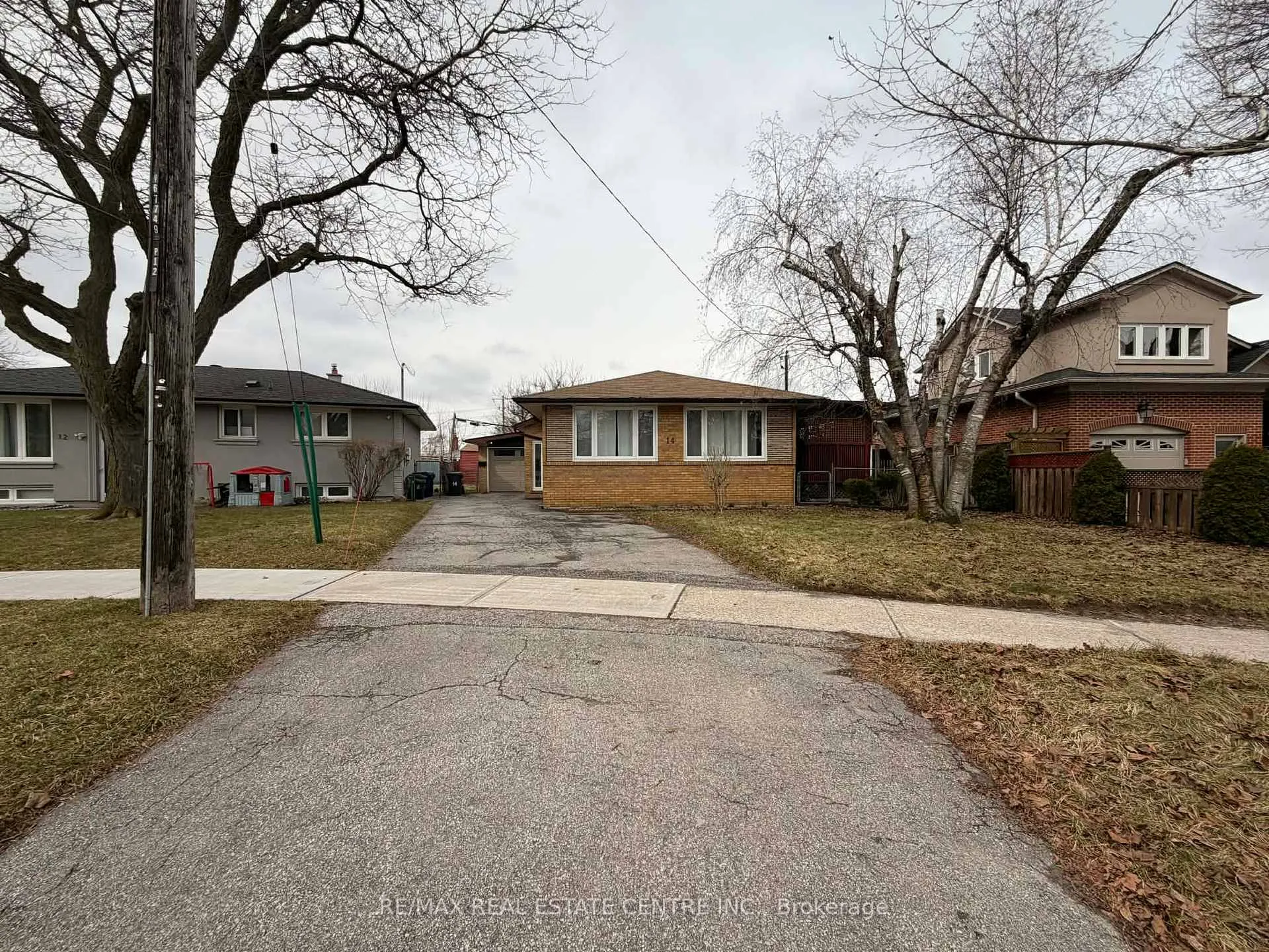 Photo 2 of 14 Cora Crescent, Scarborough, Bendale — HOMEH