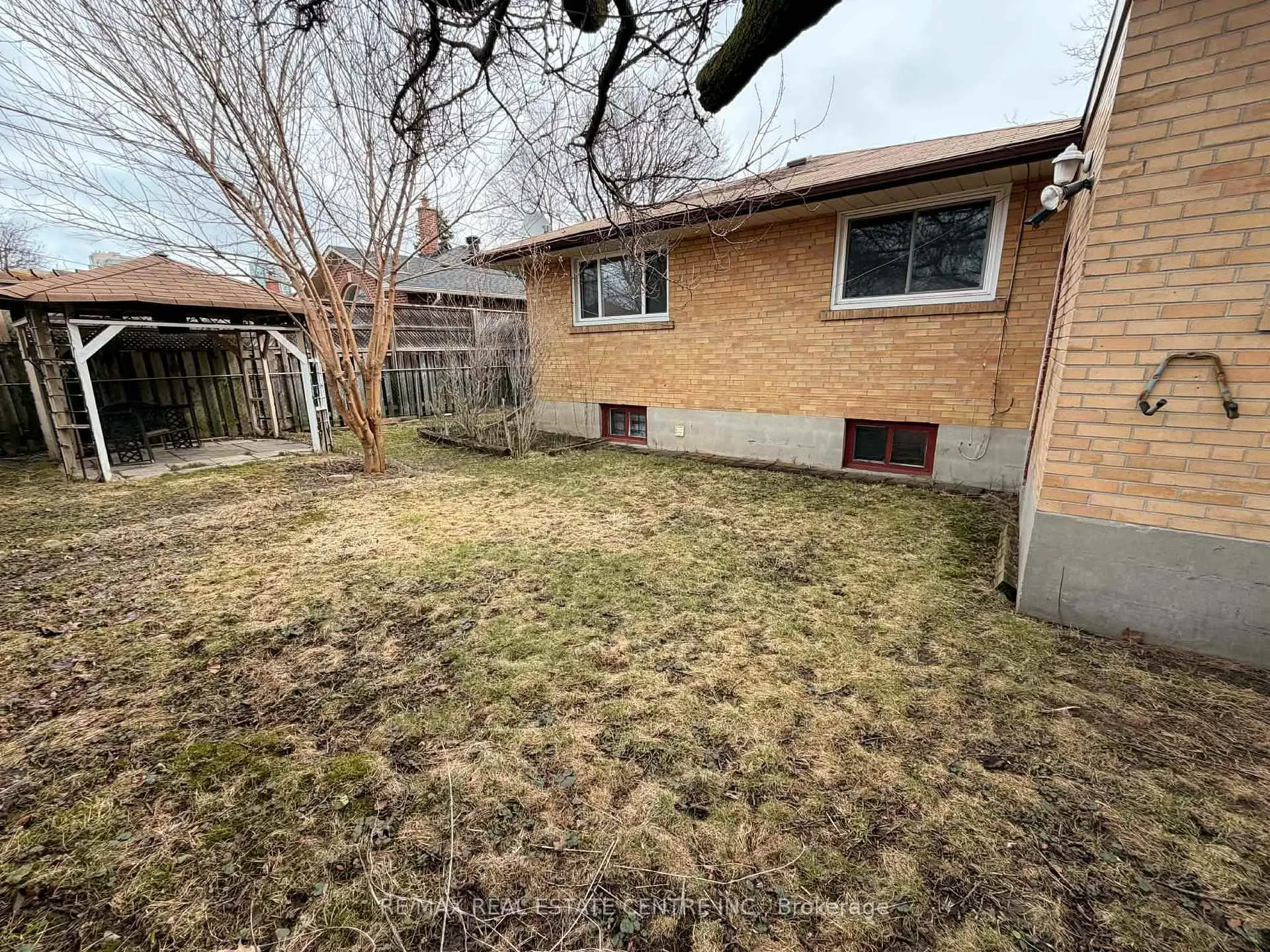 Photo 3 of 14 Cora Crescent, Scarborough, Bendale — HOMEH