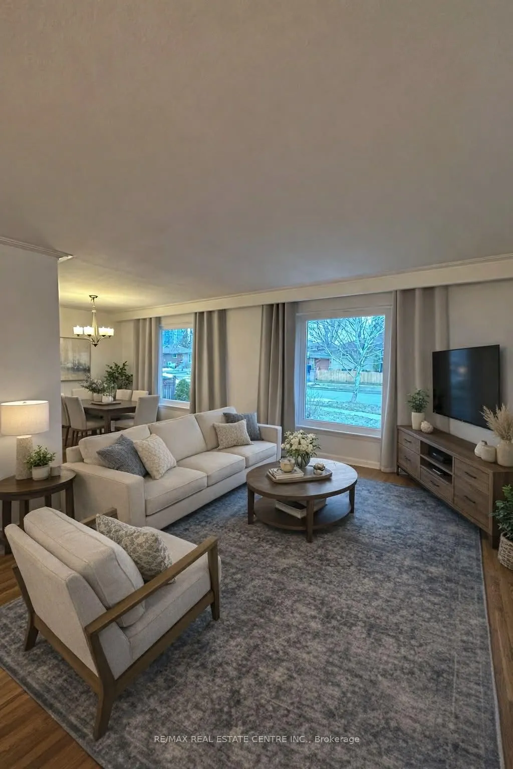 Photo 4 of 14 Cora Crescent, Scarborough, Bendale — HOMEH