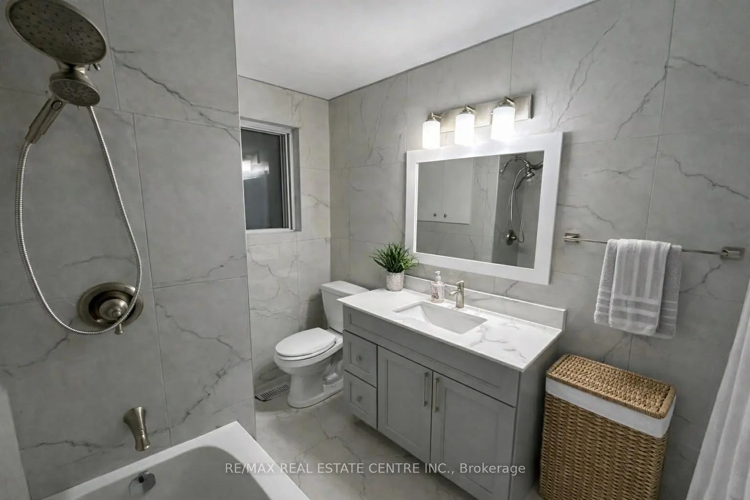 Photo 10 of 14 Cora Crescent, Scarborough, Bendale — HOMEH