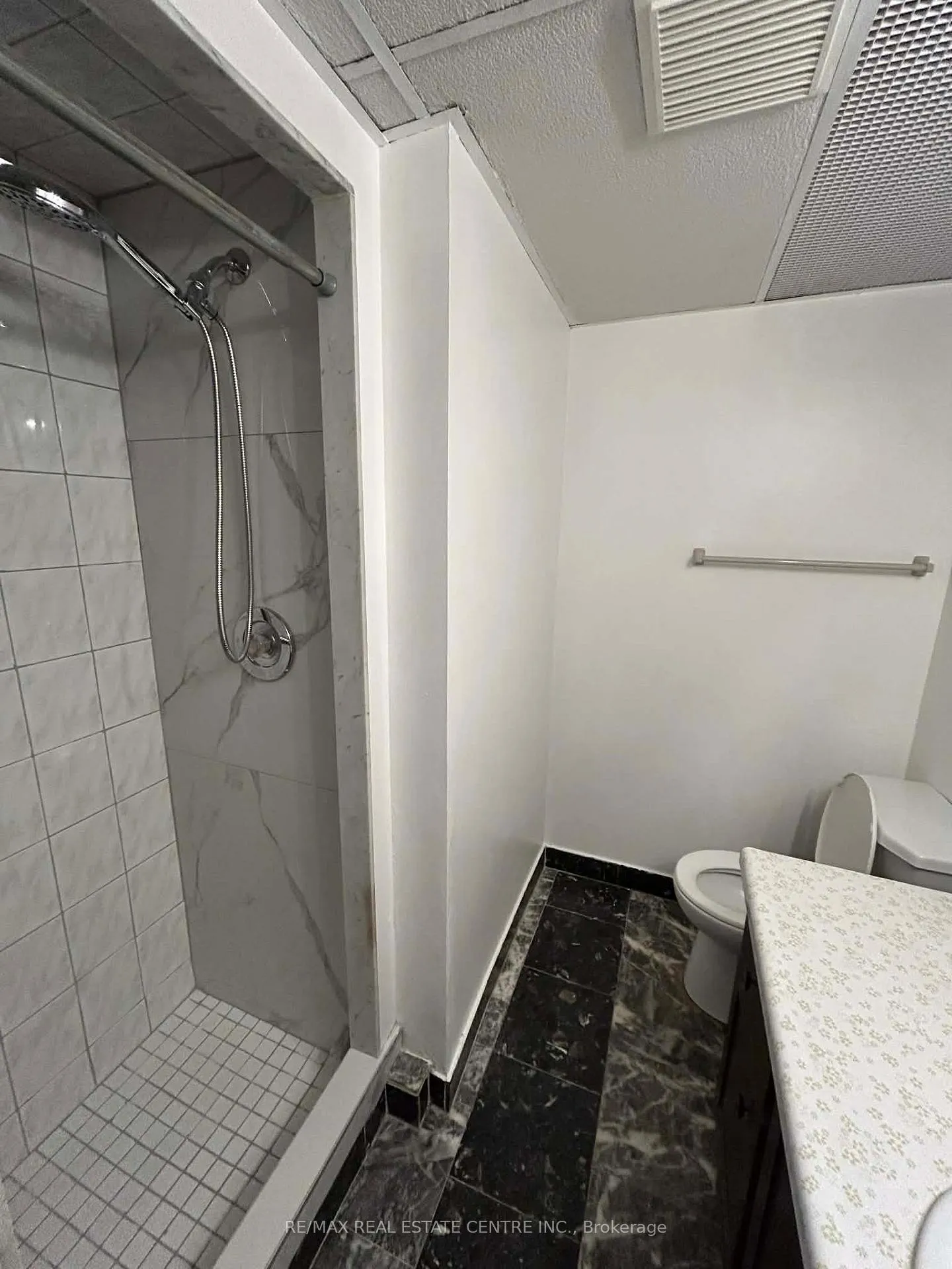 Photo 15 of 14 Cora Crescent, Scarborough, Bendale — HOMEH
