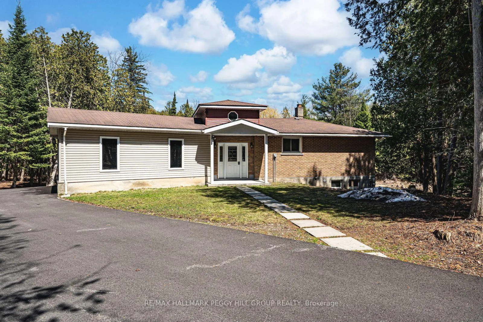 Photo 4 of 537 Huronia Road, Barrie, 400 East — HOMEH