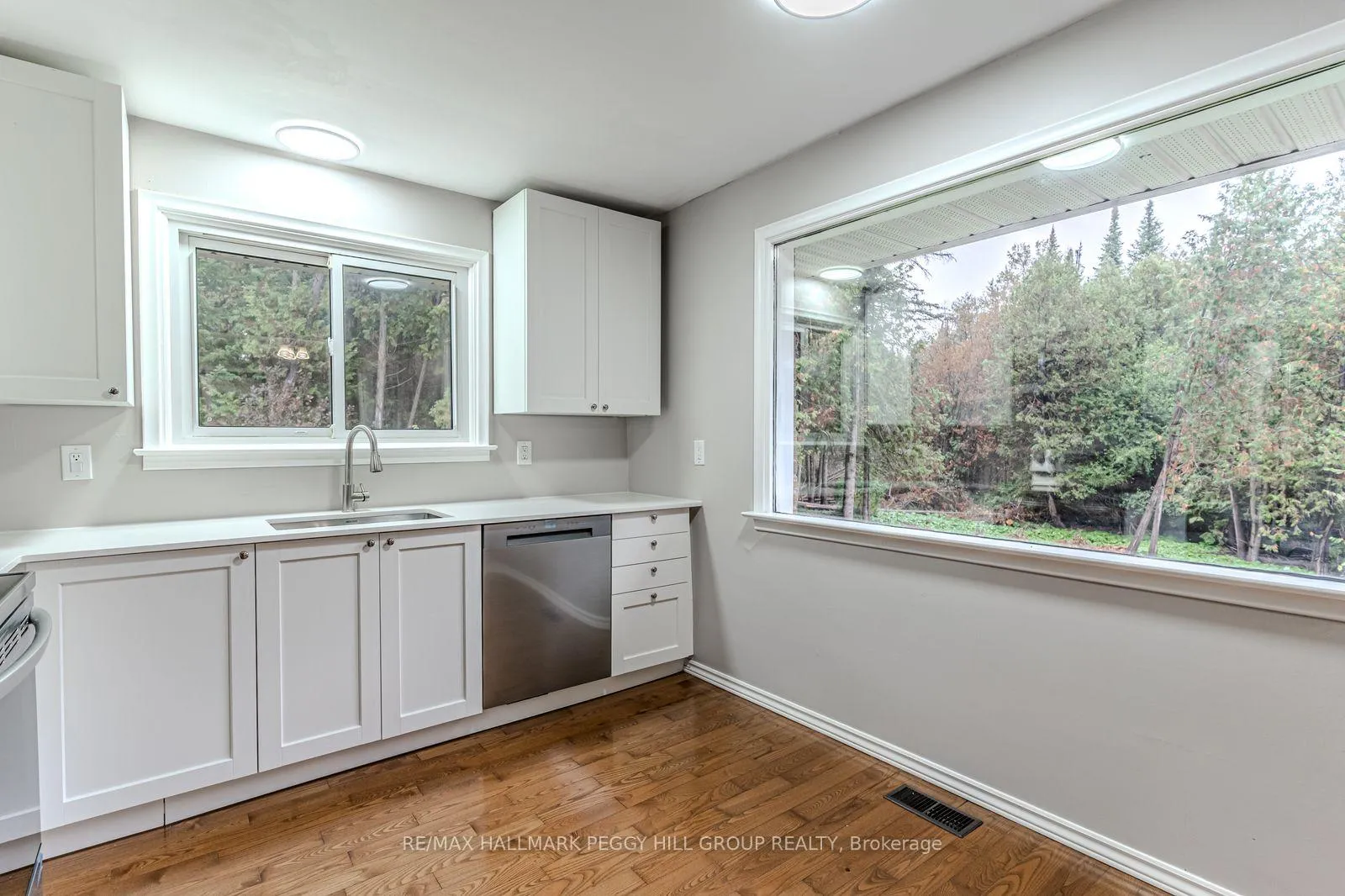 Photo 5 of 537 Huronia Road, Barrie, 400 East — HOMEH