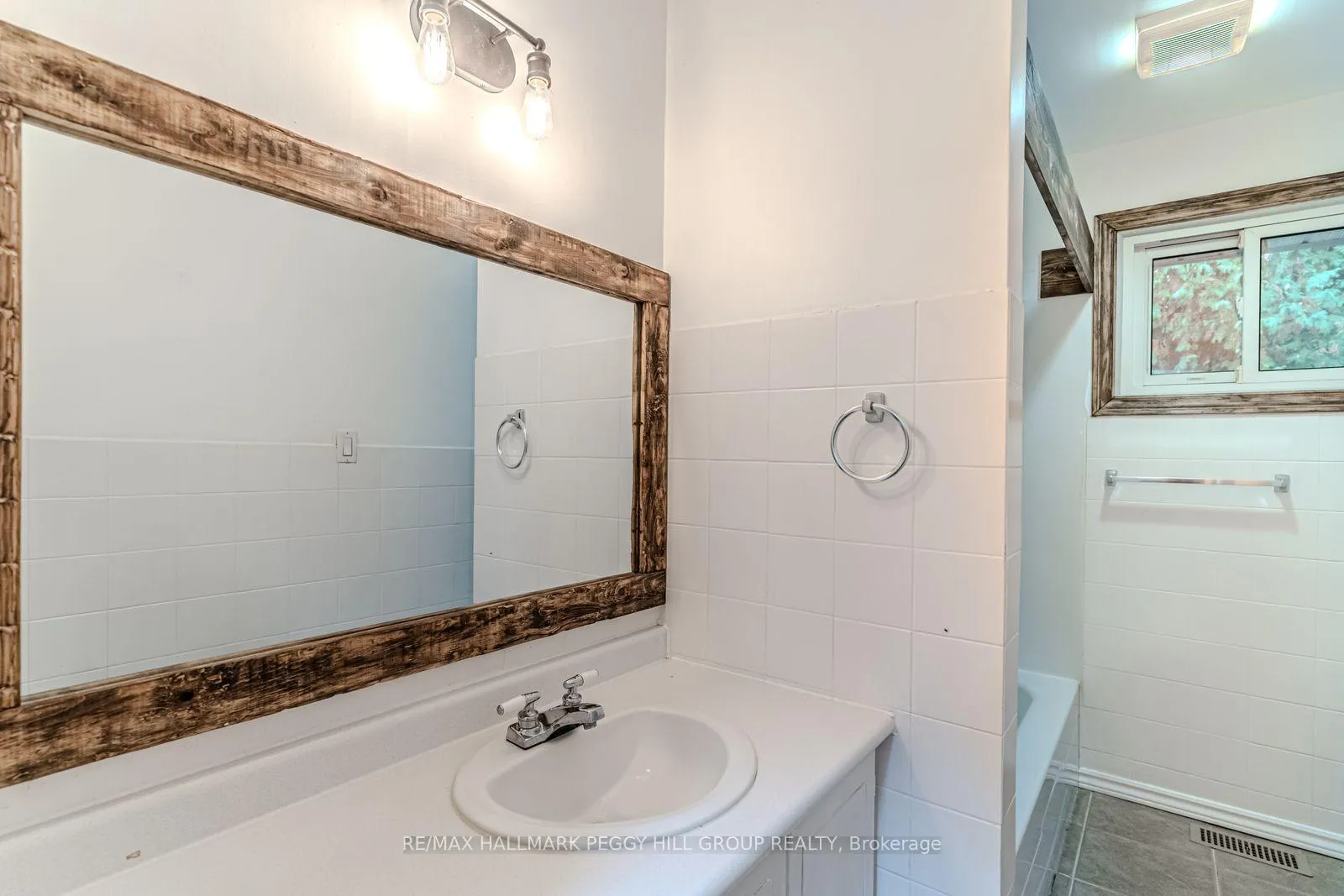 Photo 14 of 537 Huronia Road, Barrie, 400 East — HOMEH
