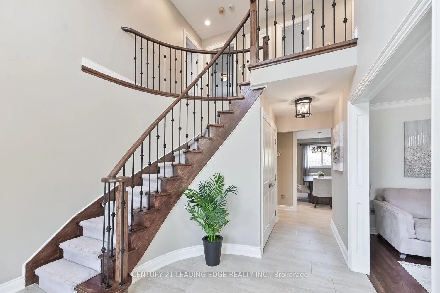 Photo 4 of 5 Sawyer Crescent, Markham, Markham Village — HOMEH