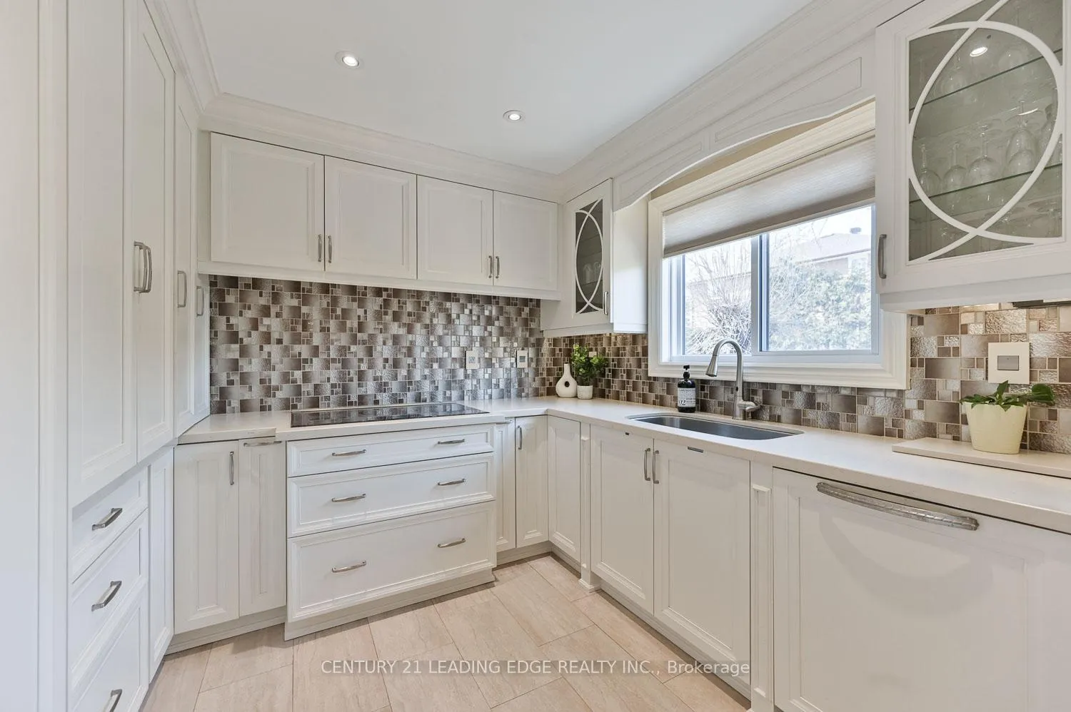Photo 11 of 5 Sawyer Crescent, Markham, Markham Village — HOMEH