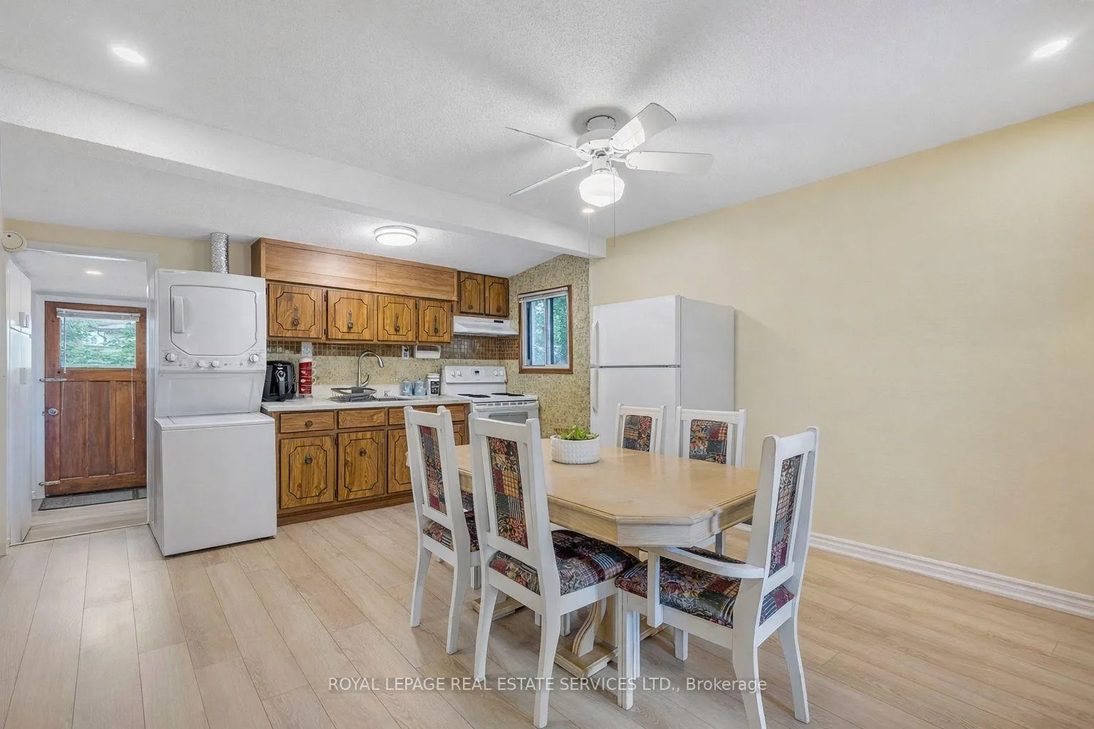 Photo 2 of 34 Nancy Street, Wasaga Beach — HOMEH