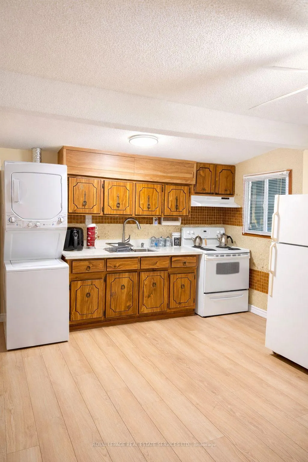 Photo 3 of 34 Nancy Street, Wasaga Beach — HOMEH