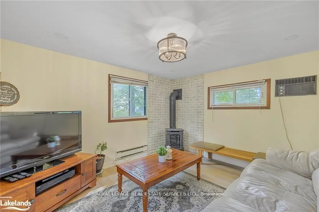 Photo 4 of 34 Nancy Street, Wasaga Beach — HOMEH