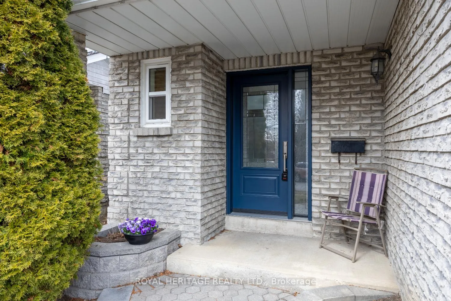 Photo 4 of 830 Castlegrove Avenue, Oshawa, McLaughlin — HOMEH